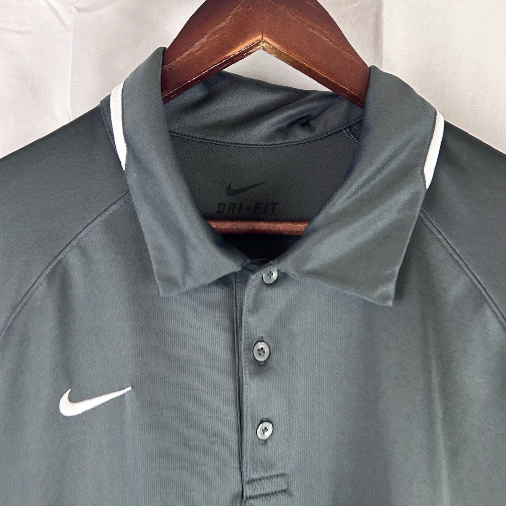 Nike Nike Golf Polo Shirt Mens L Gray White Swoosh 658085-061 Dri-Fit Team Gameday Training Polo Shirt Size US L / EU 52-54 / 3 - 3 Thumbnail