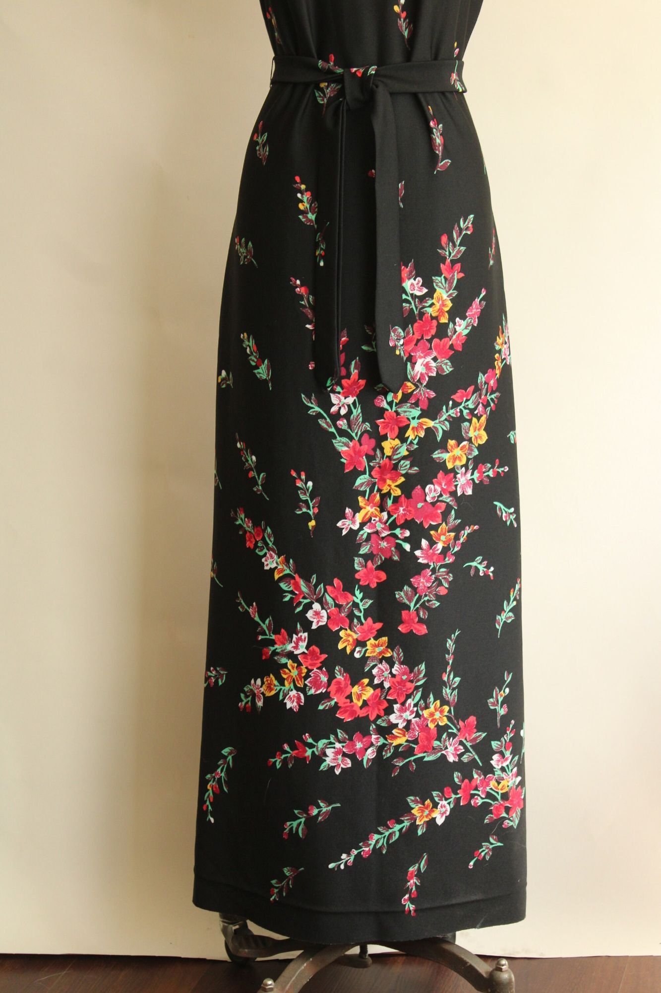 Vintage Vintage 1970s Dress, Lady Carol Black Floral Print Maxidress Size XL / US 12-14 / IT 48-50 - 4 Thumbnail