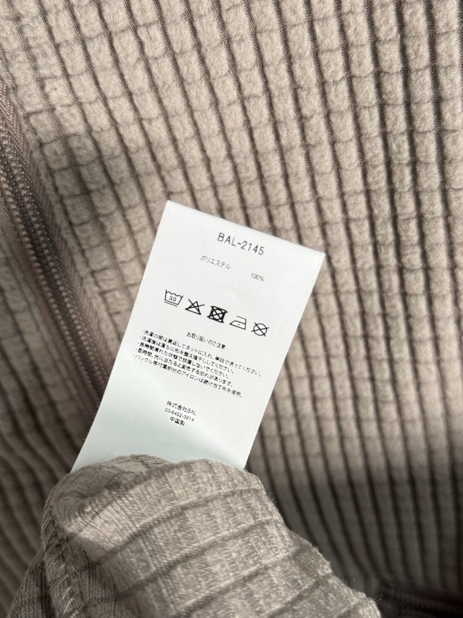 Japanese Brand DETACHABLE SLEEVE GRID FLEECE PULL OVER | Baloriginal. Size US M / EU 48-50 / 2 - 11 Thumbnail