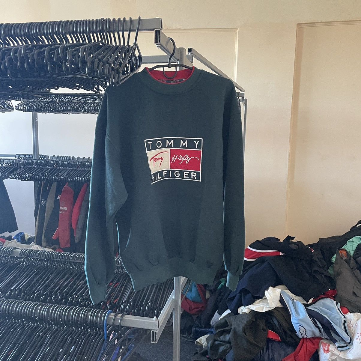 Tommy Hilfiger × Vintage Tommy Hilfiger 90s Vintage Bomber big logo baggy crewneck Size US L / EU 52-54 / 3 - 1 Thumbnail