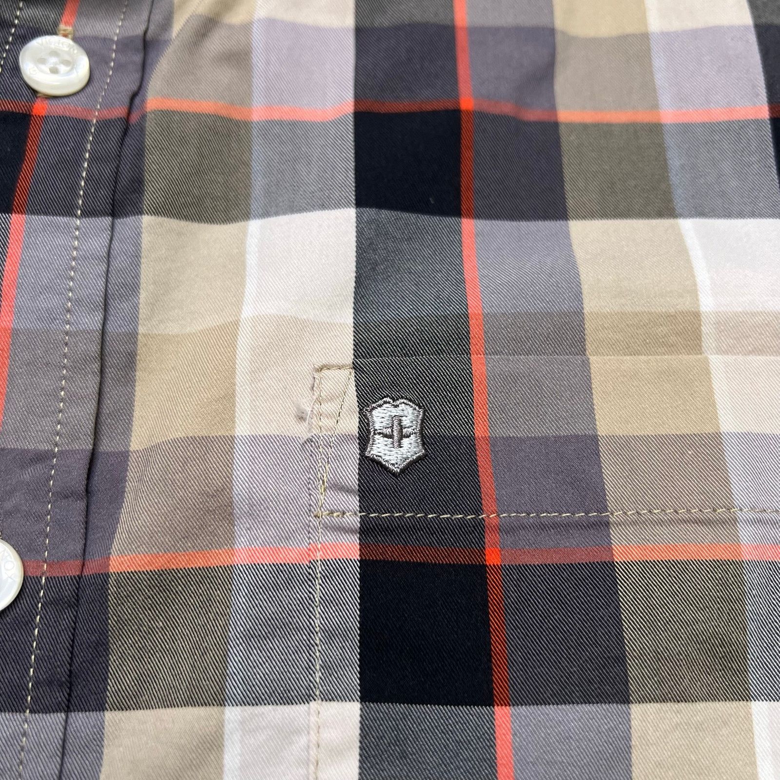 Victorinox Victorinox Button Down Shirt Men’s M Slim Fit Plaid Casual Size US M / EU 48-50 / 2 - 9 Thumbnail