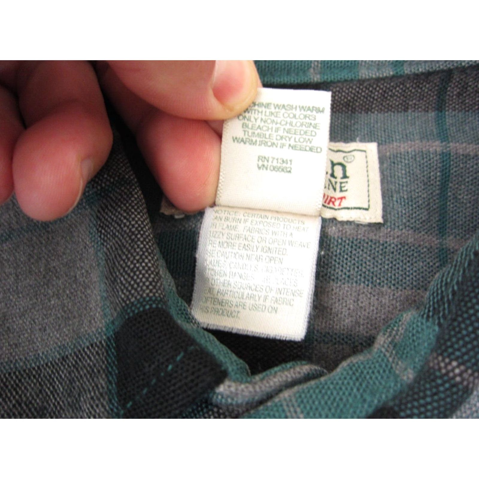 Vintage VINTAGE L.L.Bean Shirt Mens LT Green Plaid 90s Cotton Flannel Button-Up Long Sleeve With Pockets Distressed Chamois Size US L / EU 52-54 / 3 - 5 Thumbnail