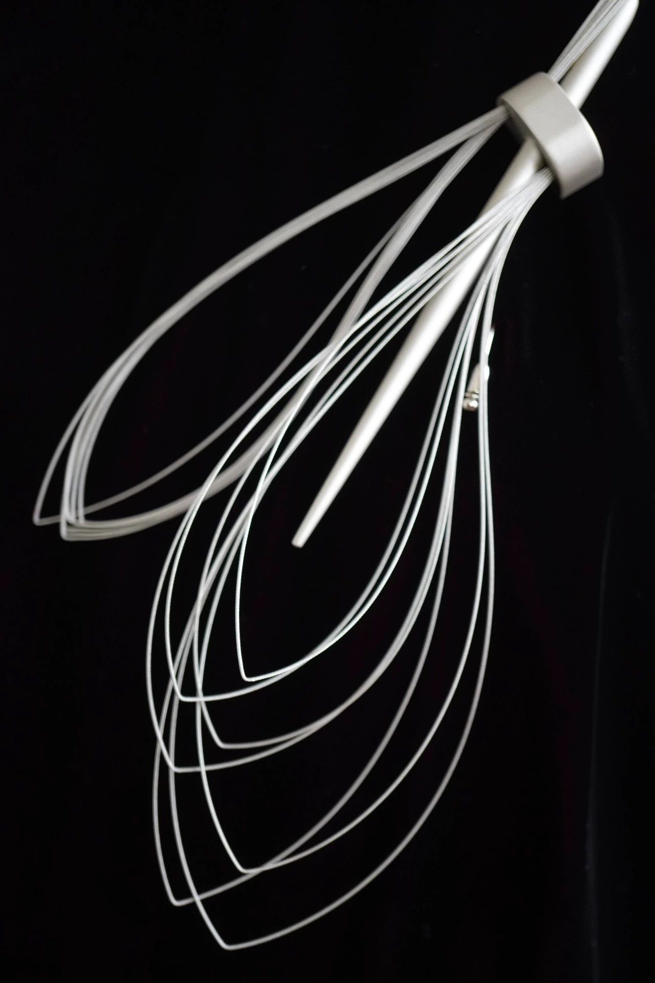 Issey Miyake Issey Miyake 1980s Iron Peacock Feather Brooch Size ONE SIZE - 2 Thumbnail