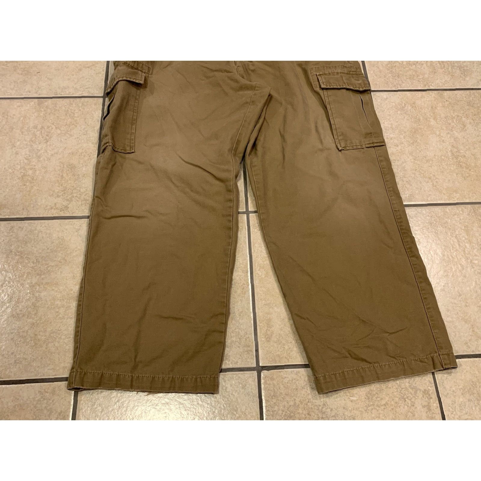 Croft & Barrow Croft & Barrow Men Cargo Pants 40x27 Tan Canvas Workwear 100% Cotton Classic Fit Brown Cargo Pocket Zip Button Front Flat Front Size US 40 / EU 56 - 4 Thumbnail