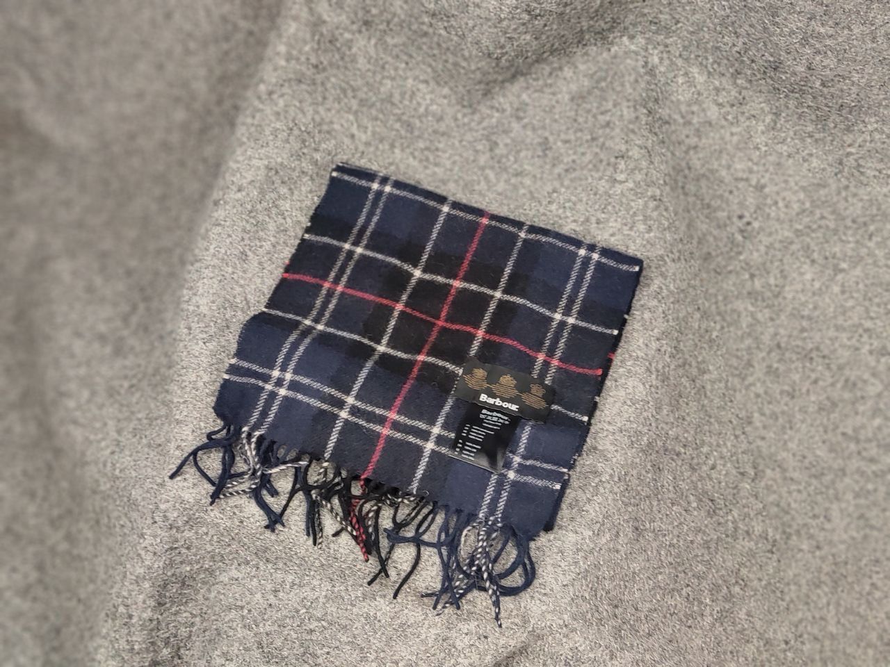 Barbour Barbour Classic woolen scarf in a dark blue check Unisex Size ONE SIZE - 3 Thumbnail