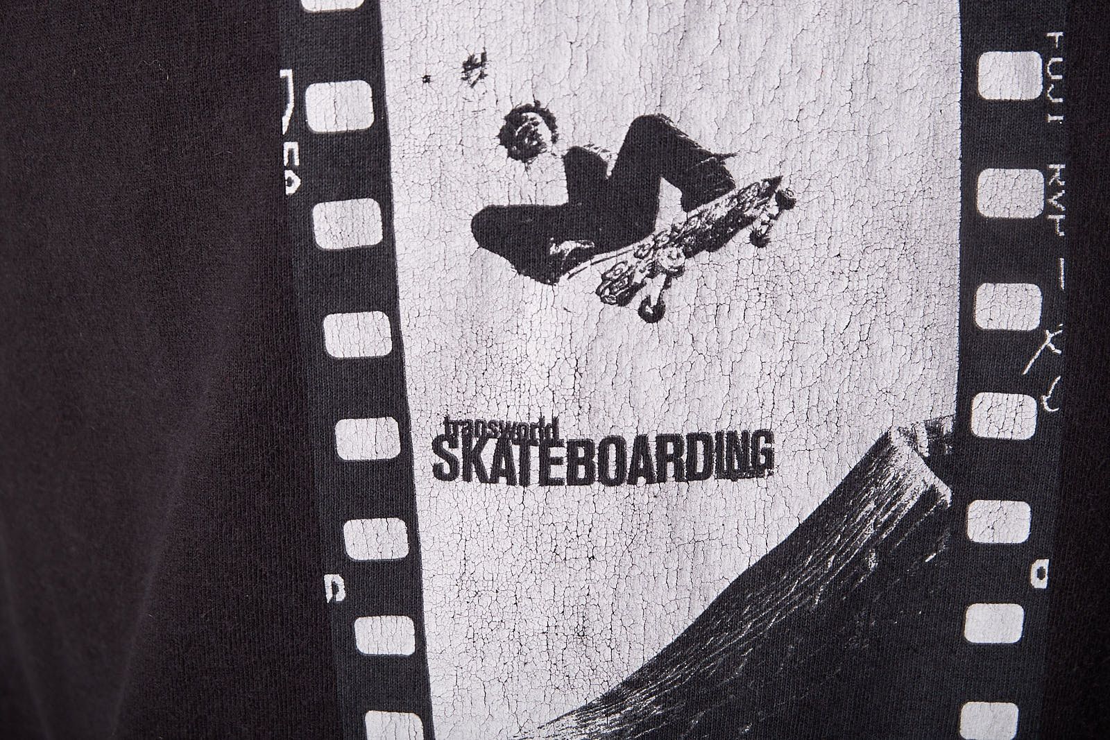 Vintage Vintage 1990s TRANSWORLD Skateboarding Gonzalez Tee Shirt Size US L / EU 52-54 / 3 - 6 Thumbnail