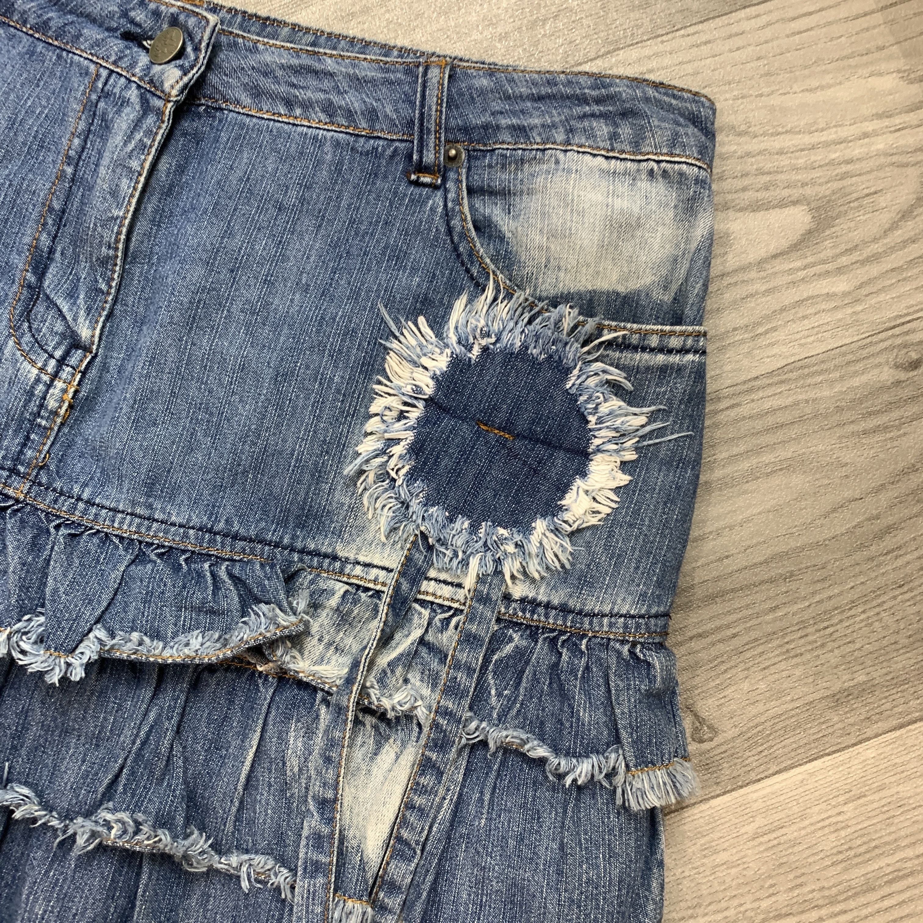 Japanese Brand Vintage Y2K Faded Low Rise Denim Blue Mini Skirt L Size 30" / US 8 / IT 44 - 6 Thumbnail