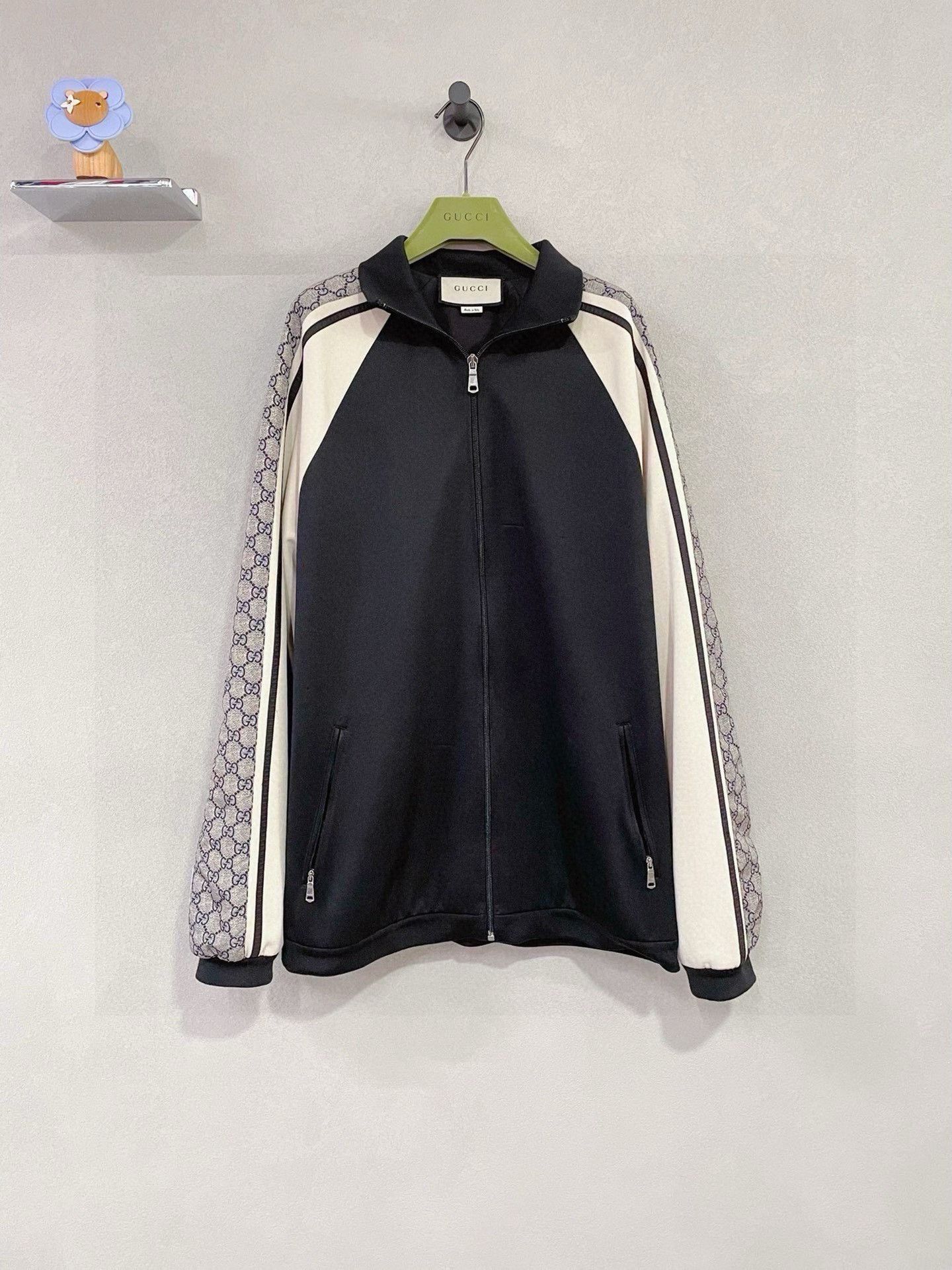 Gucci Gucci Black coat 2501-Nextarrow Size US S / EU 44-46 / 1 - 1 Thumbnail