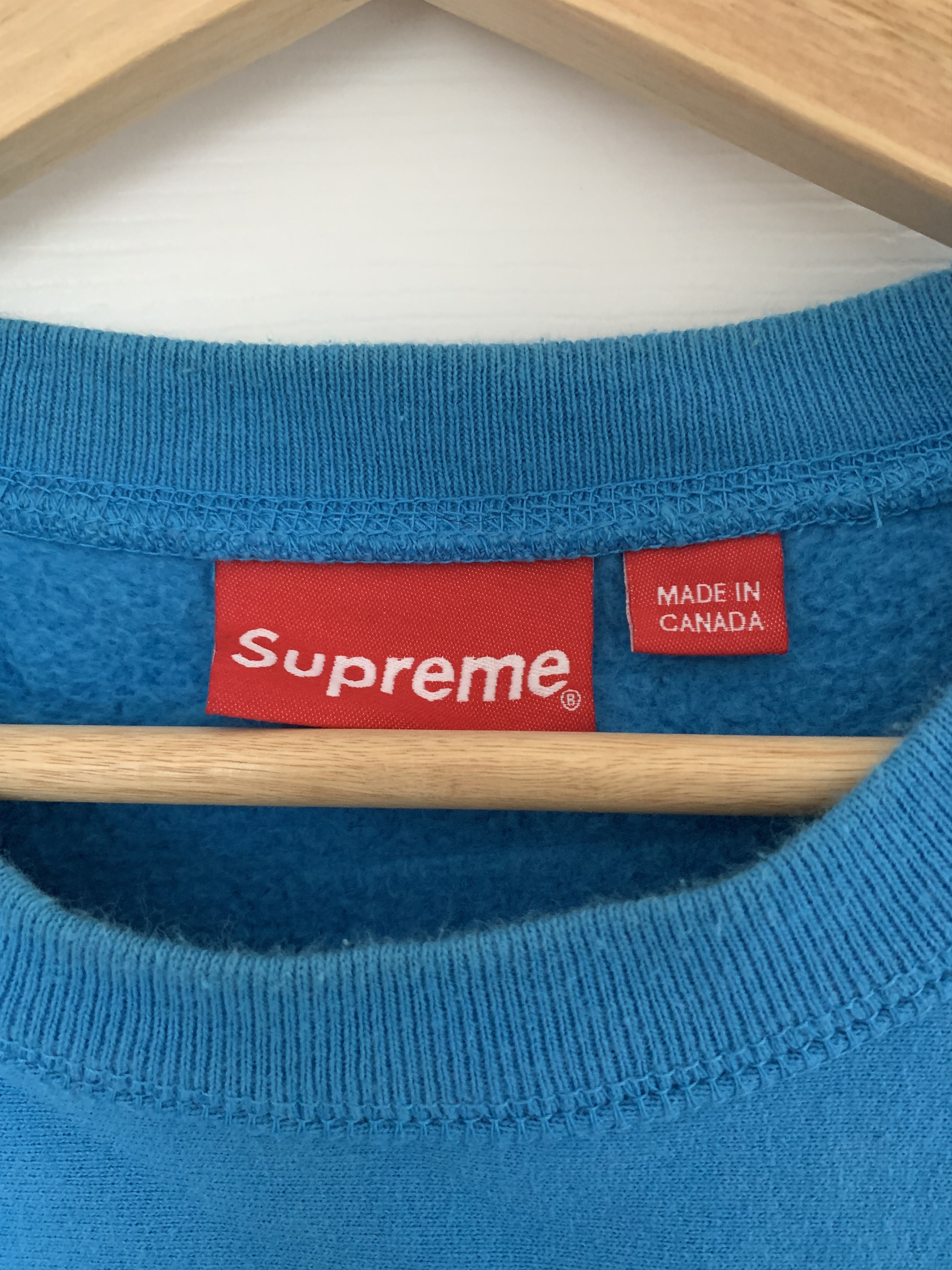 Supreme FW18 BOX LOGO CREWNECK SWEATSHIRT BRIGHT ROYAL SIZE MEDIUM Size US M / EU 48-50 / 2 - 4 Thumbnail