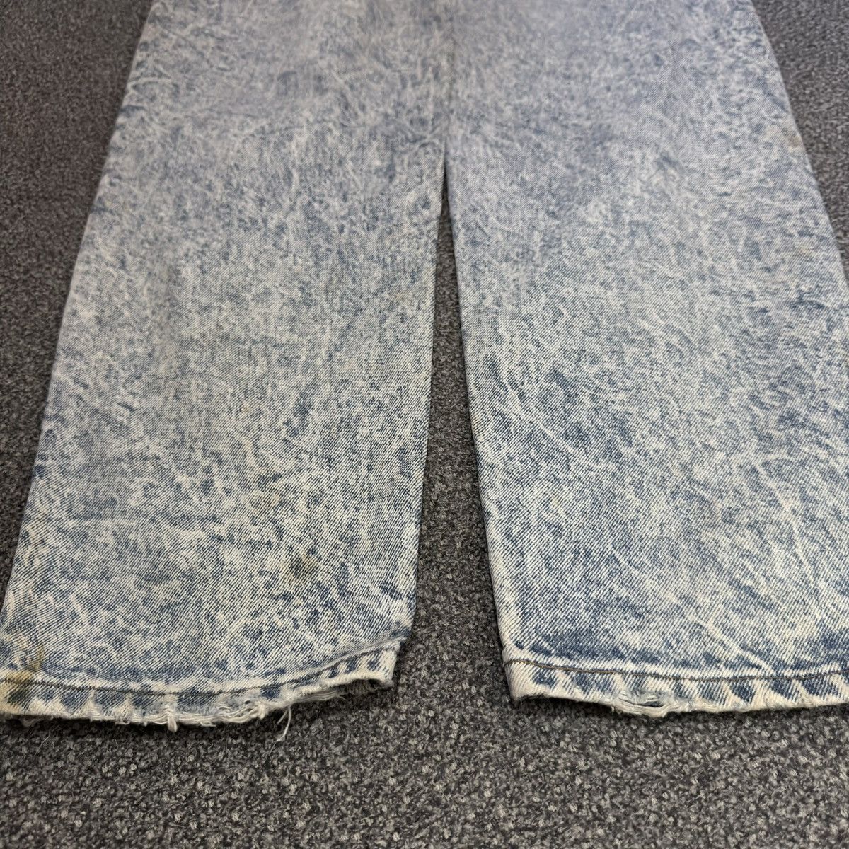 Levi's Vintage Clothing Vintage Thrash 90s Levis 505 IRREGULAR Acid Wash Rare Denim Size US 34 / EU 50 - 13 Thumbnail