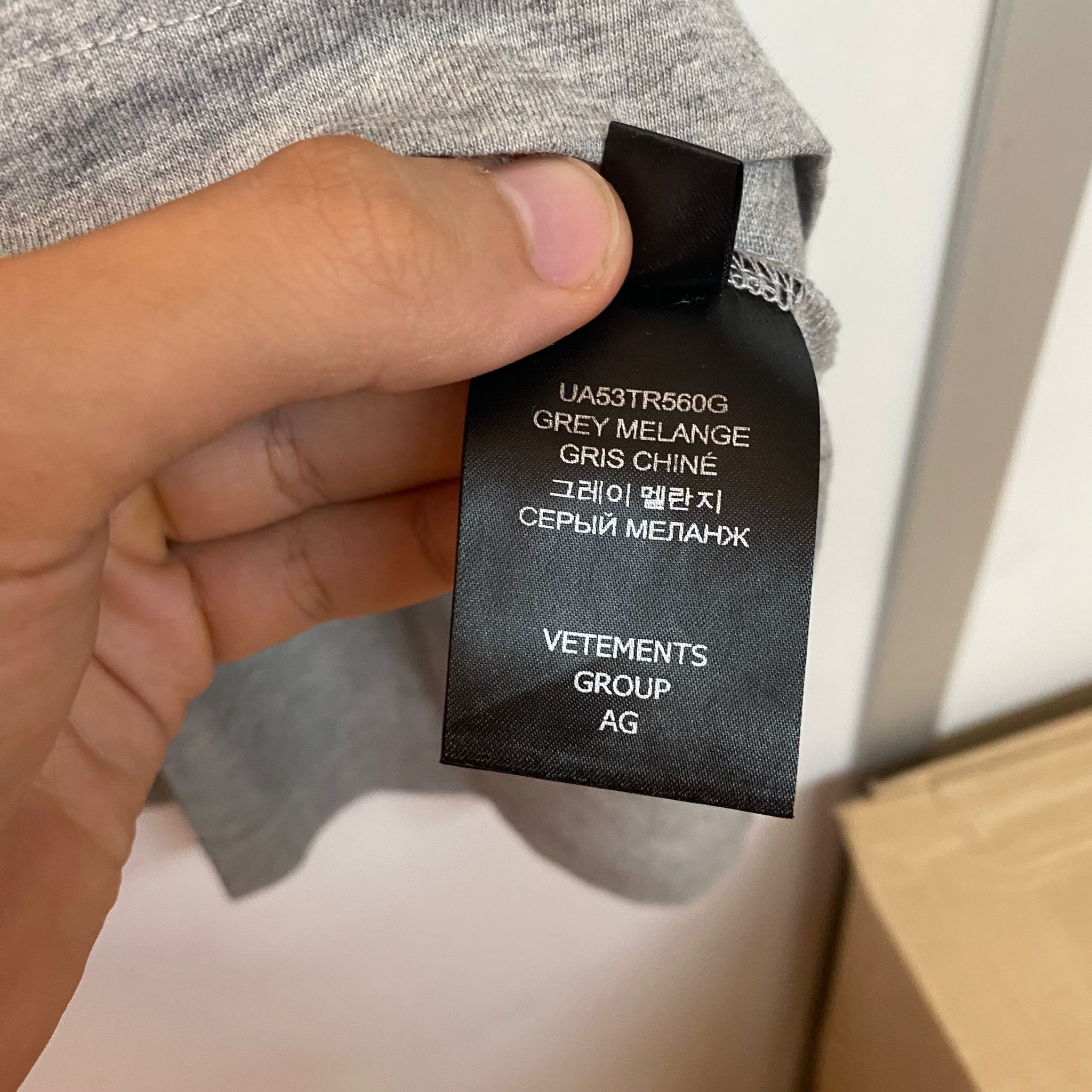 Vetements Grey Embroidered Solidarity Logo Oversized T-Shirt Size US L / EU 52-54 / 3 - 5 Thumbnail
