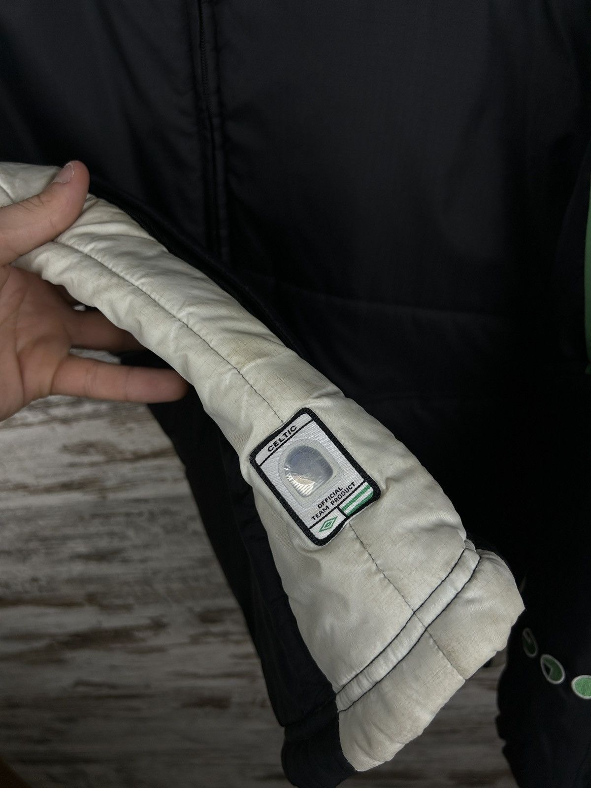 Umbro × Vintage Mens Vintage Umbro FC Celtic Puffer Down Jacket football y2k Size US L / EU 52-54 / 3 - 10 Thumbnail