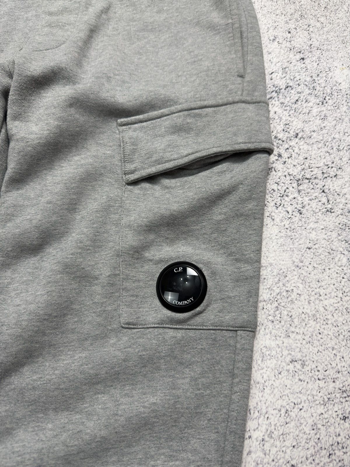 C.P. Company C.P. Company Diagonal Raised Fleece Cargo Grey Sweatpants Size US 32 / EU 48 - 4 Thumbnail