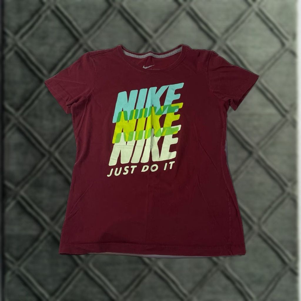 Nike Nike Dri-Fit Shirt Womens Slim Fit Short Sleeve Medium Red T-Shirt Breathable Lightweight Quick Dry Nike Dri-FIT Womens Regular Size L Size L / US 10 / IT 46 - 1 Thumbnail