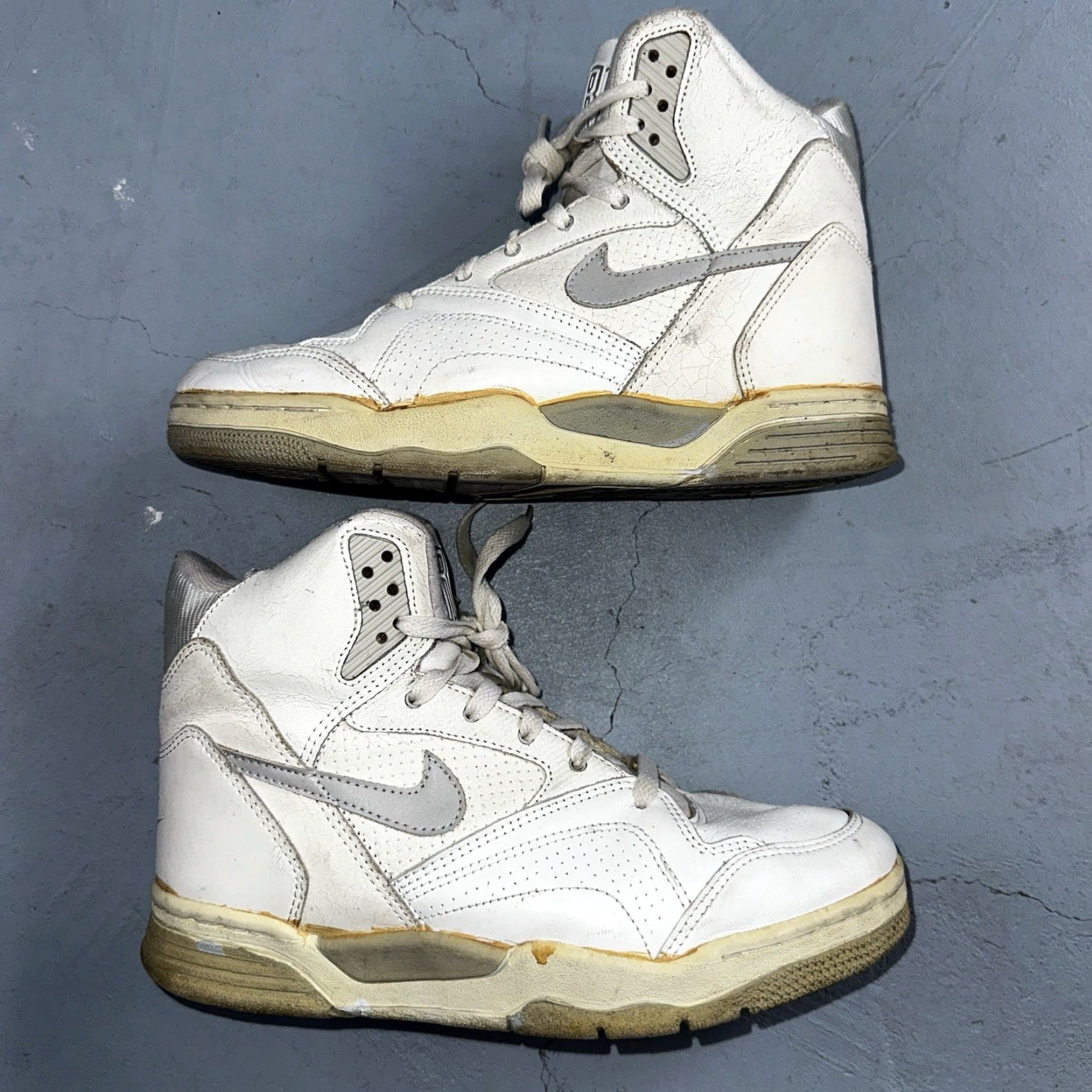 Nike VINTAGE Nike Air Delta Force High Top Sneakers Men’s 8.5 90s White Athletic Sports Size US 9 / EU 42 - 7 Thumbnail