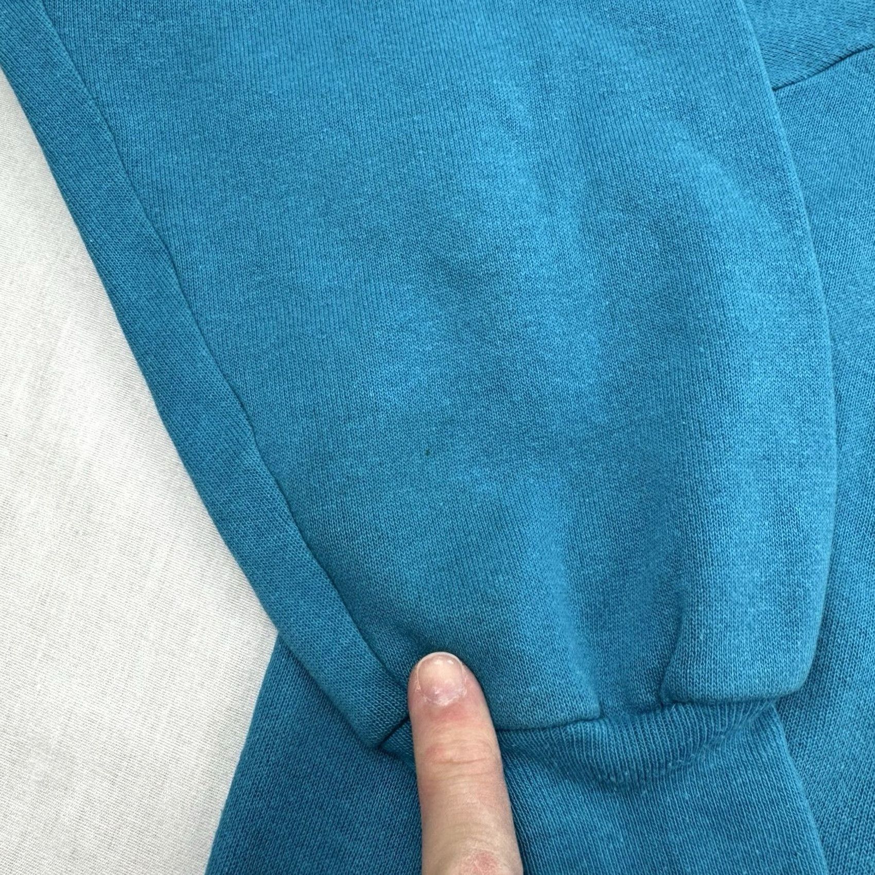 Vintage VINTAGE Connecticut Sweatshirt Adult Large Crewneck 1980s Pullover America USA Signal Blue Cotton Polyester Mens Size US L / EU 52-54 / 3 - 7 Thumbnail
