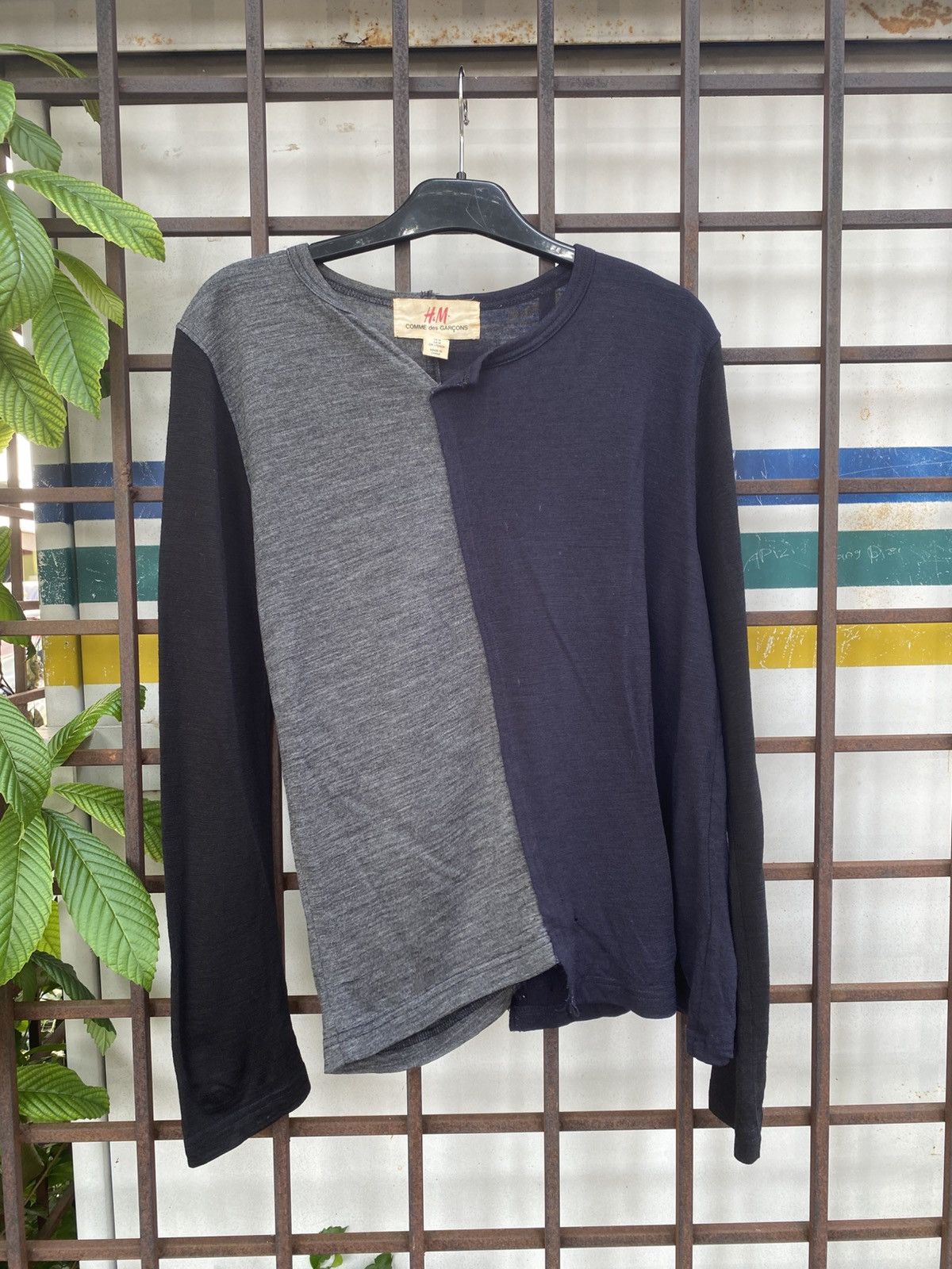 Comme des Garcons × H&M H&M Comme Des Garcons Asymmetrical Wool Longsleeve Size M / US 6-8 / IT 42-44 - 1 Thumbnail