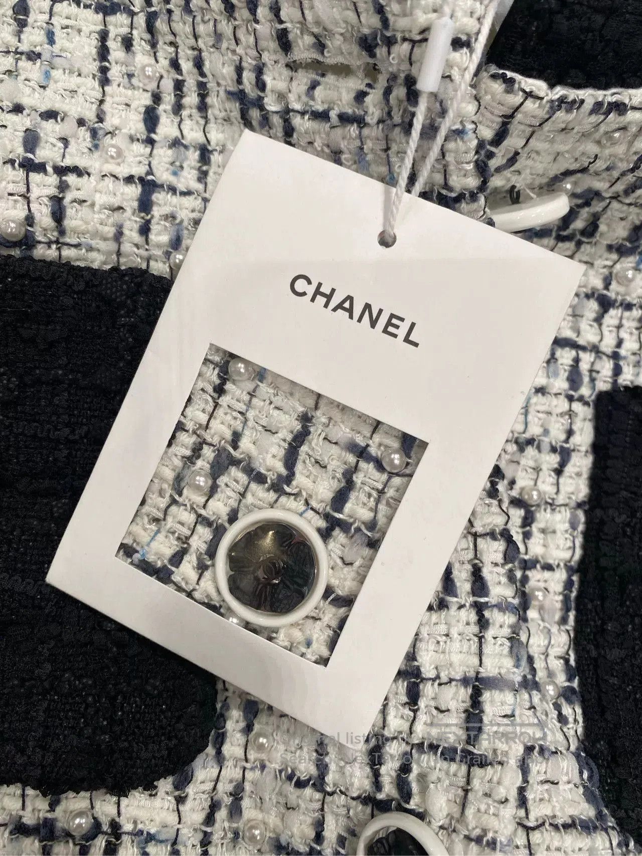 Chanel Chanel 2022 Black and White Four-Pocket Tweed Jacket. Size US XS / EU 42 / 0 - 5 Thumbnail