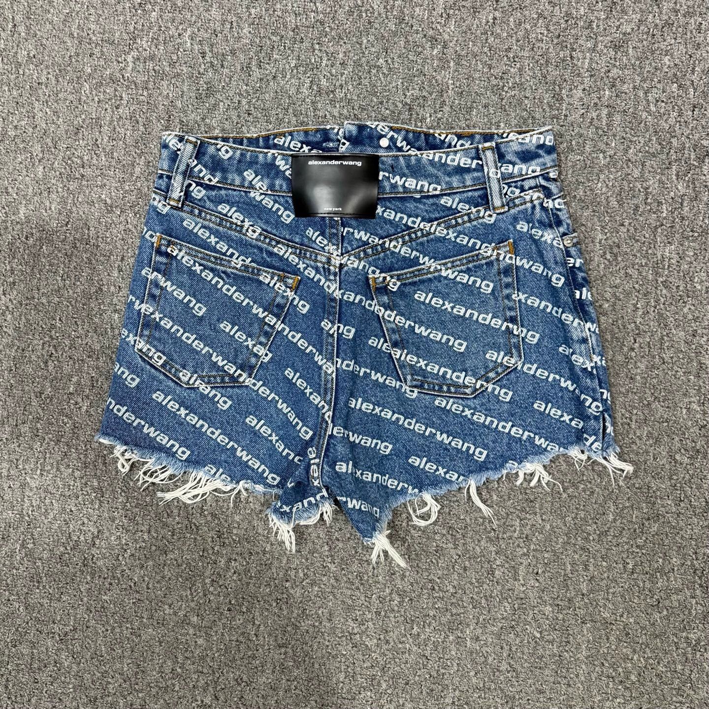 Alexander Wang Alexander Wang All Over Letter Short 25 99 New Size 25" / US 0 / IT 36 - 2 Thumbnail