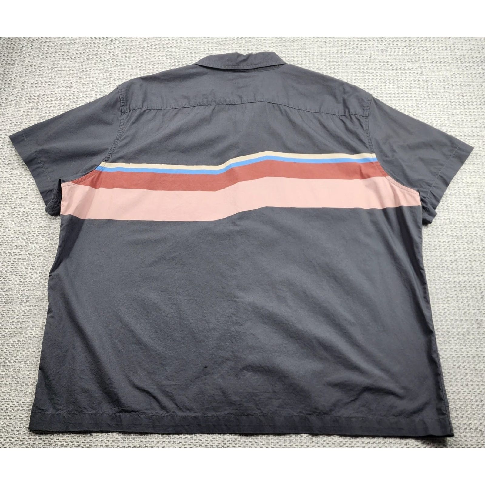 Levi's Levi's Shirt Mens 2XL Gray Relaxed Short Sleeve Button Up Chest Stripe Casual Size US XXL / EU 58 / 5 - 4 Thumbnail