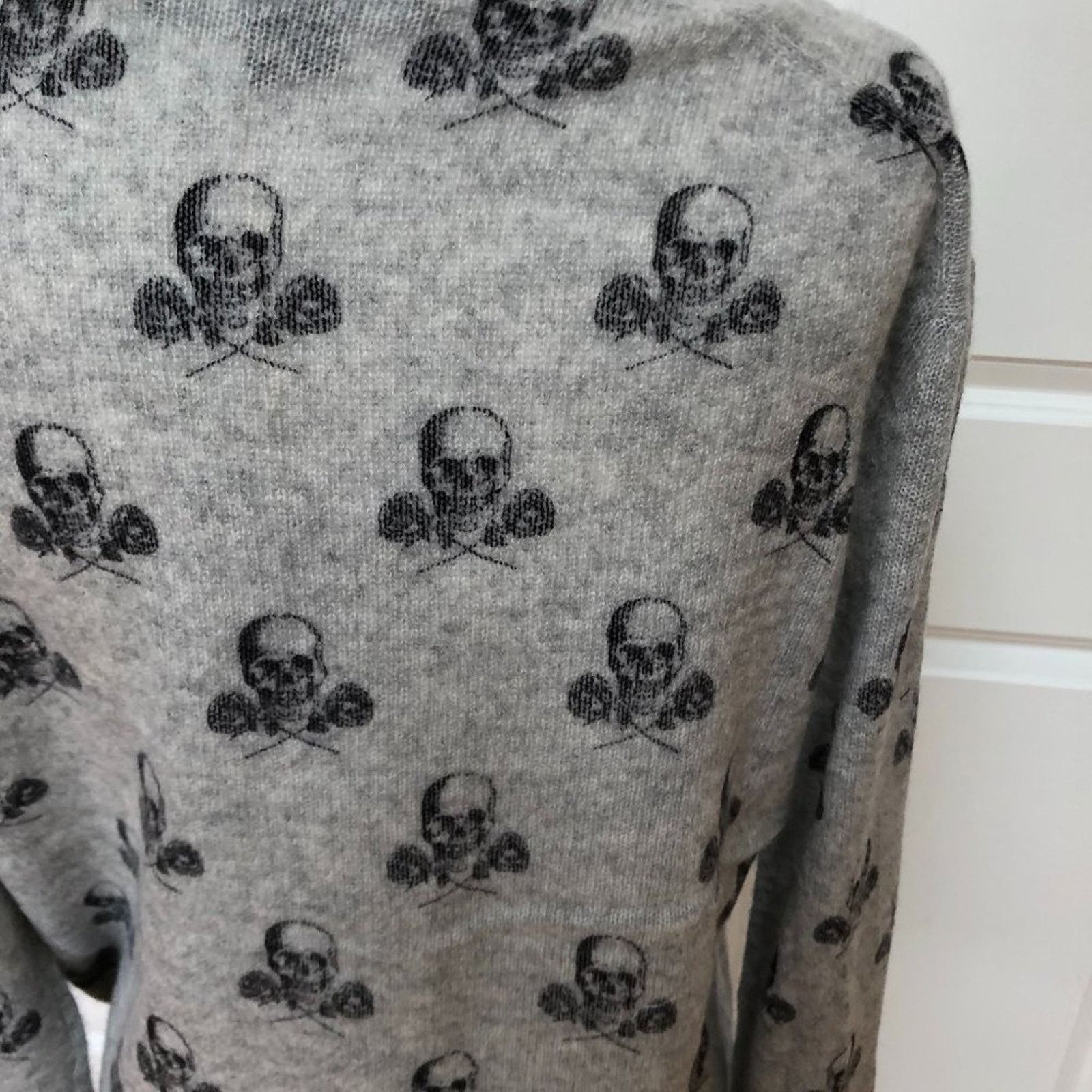 360Cashmere Rose & Skull Print Cashmere Sweater from 360 Cashmere Size XS / US 0-2 / IT 36-38 - 3 Thumbnail