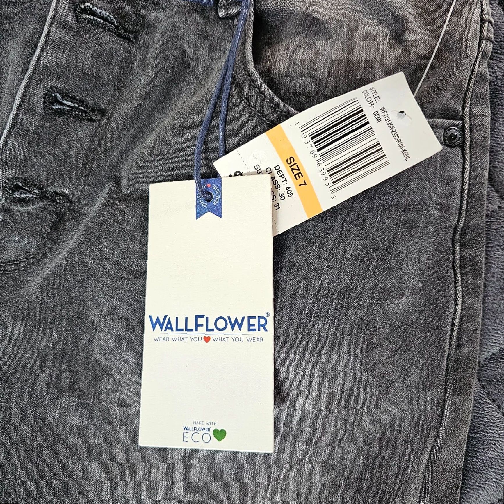 Vintage WALLFLOWER Jeans Black High Rise Midi Shorts Size 7 Womens Boyfriend Stretch NWT Size 28" / US 6 / IT 42 - 4 Thumbnail