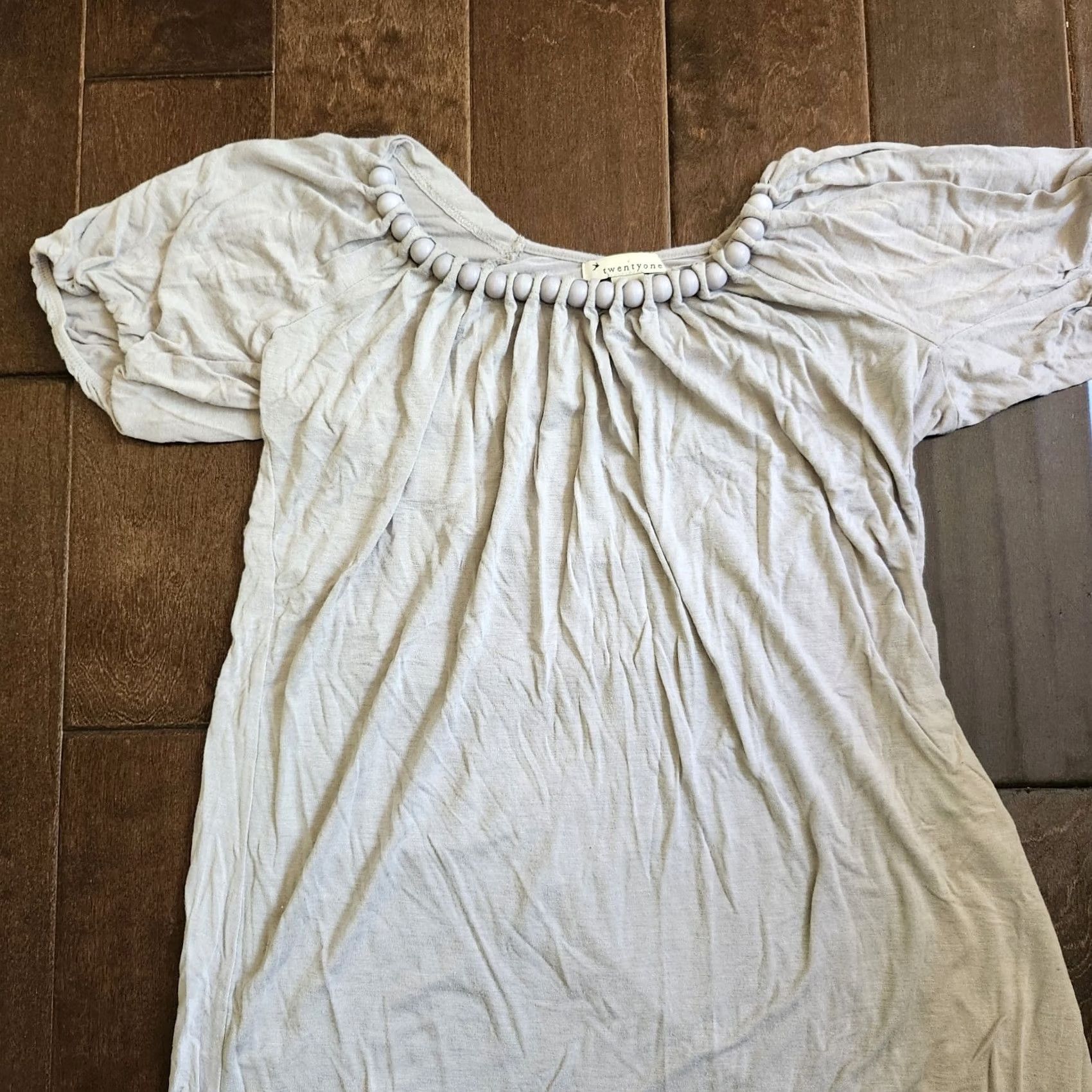 Forever 21 FOREVER 21 Blouse Gray Short Sleeve L Beaded Women's Regular Size Blouse Pregnancy? (No) Size L / US 10 / IT 46 - 5 Thumbnail