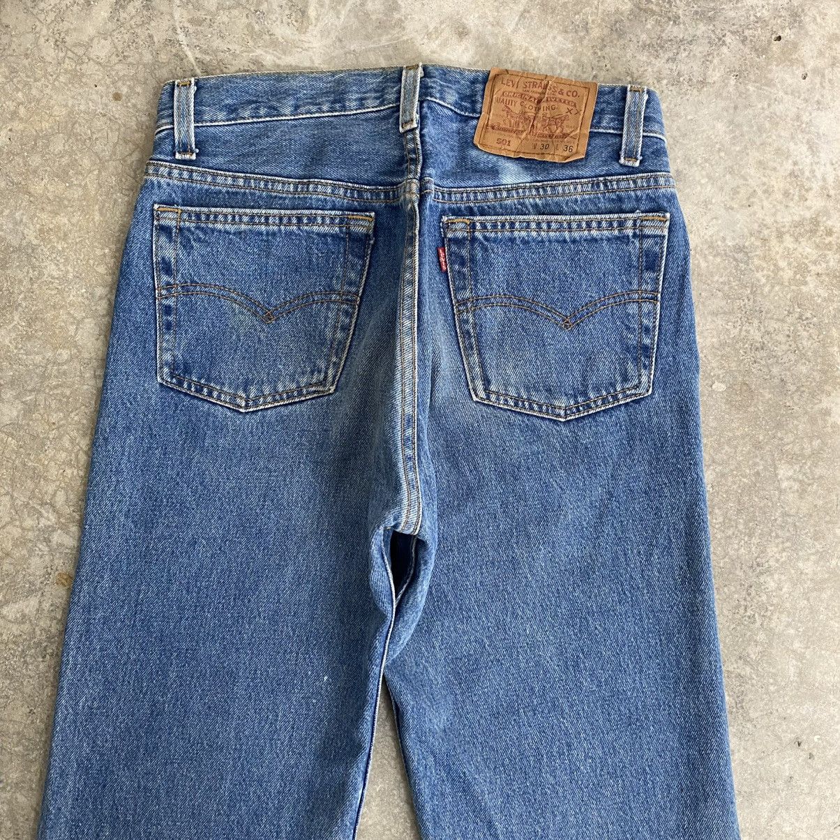 Levi's Size 29x32.5 Vintage 1992 Levis 501 Faded Blue Stained Jeans Size US 29 - 11 Thumbnail
