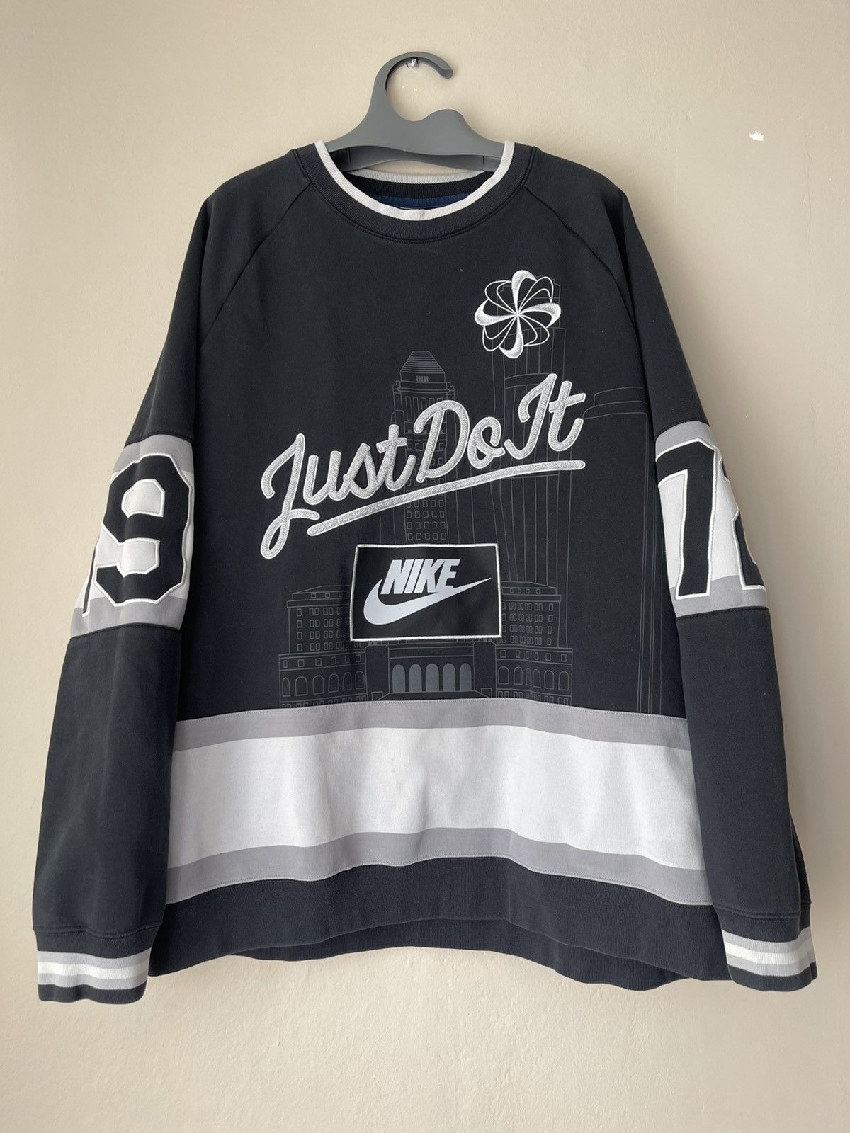 Nike Nike nyc vintage crewneck hoodie Size US XL / EU 56 / 4 - 2 Thumbnail