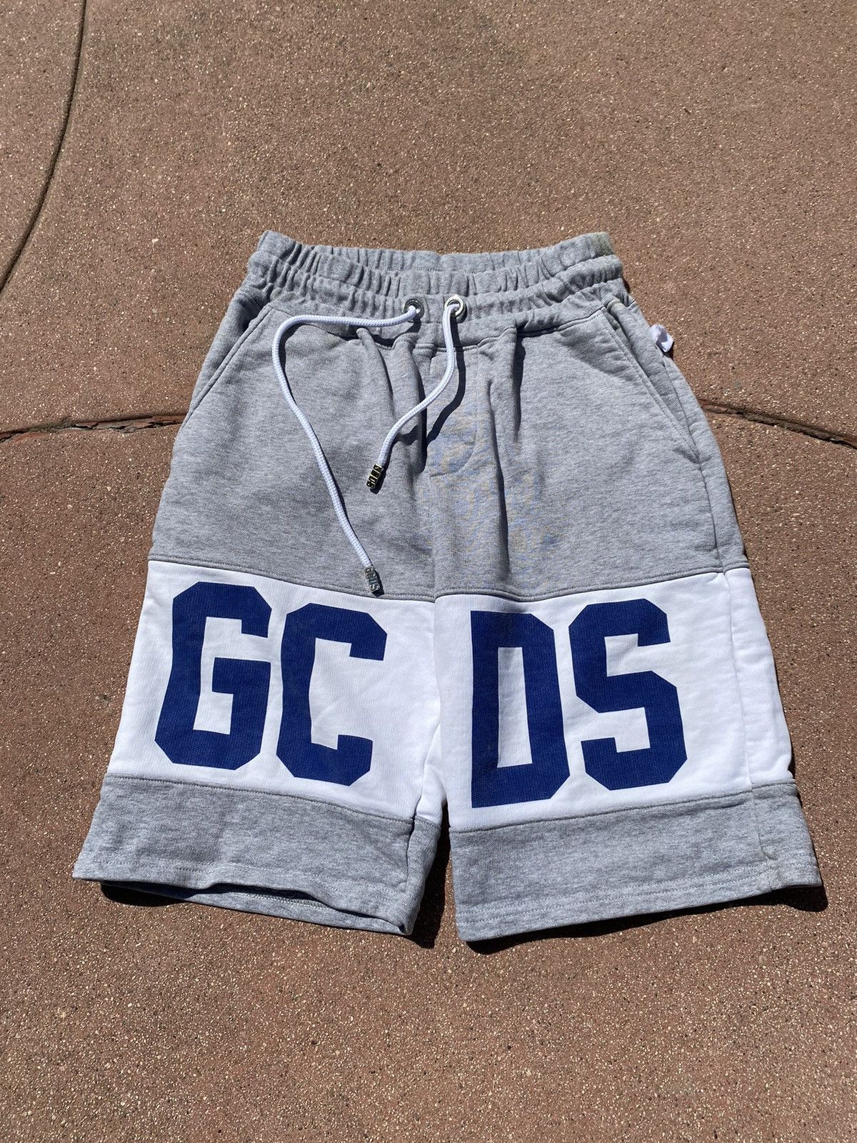 GCDS GCDS Logo Band Sweat Short Size US 30 / EU 46 - 1 Thumbnail