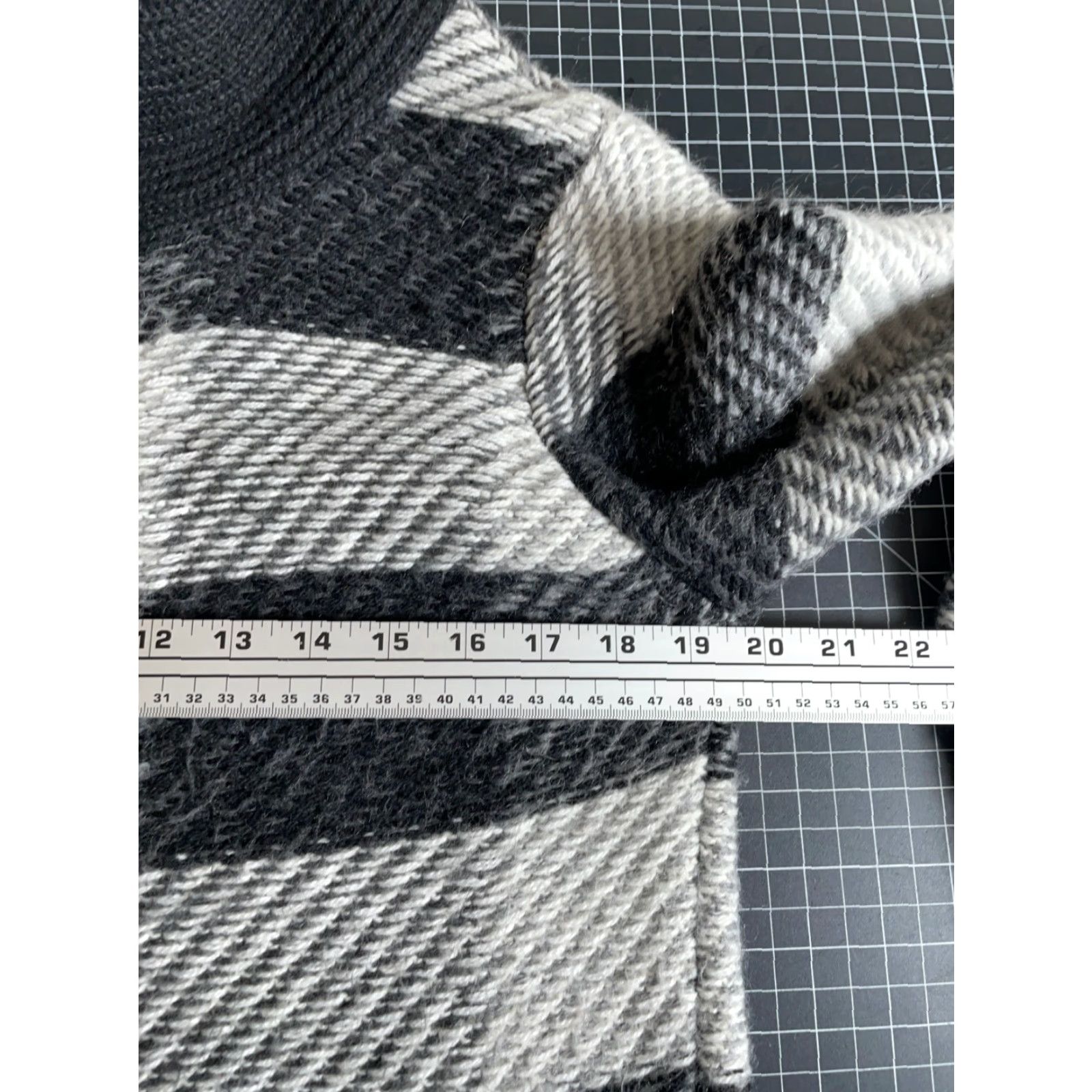 Vintage VINTAGE Maryline Cardigan Shirt Womens Large Gray Black Check Italy Made Sweater Size L / US 10 / IT 46 - 5 Thumbnail