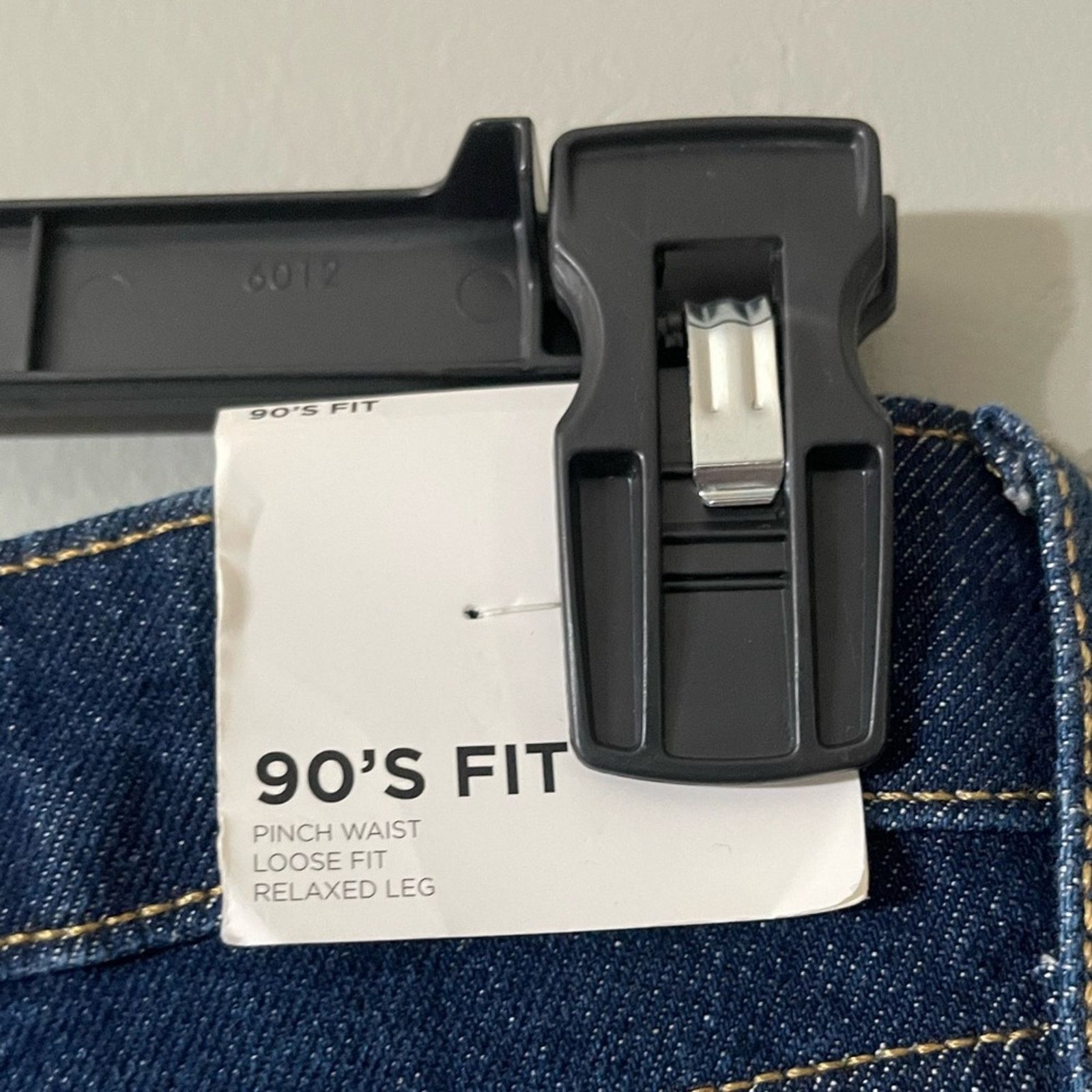 Forever 21 Forever 21 Women's 90s Style Relaxed Fit Jeans - Size 28 NWT Size 28" / US 6 / IT 42 - 5 Thumbnail