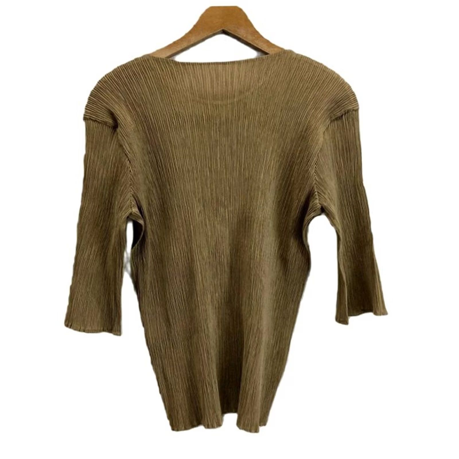 Issey Miyake New title: ISSEY MIYAKE men'S long-sleeve knit top polyester solid pleated size M USED Size US M / EU 48-50 / 2 - 2 Thumbnail