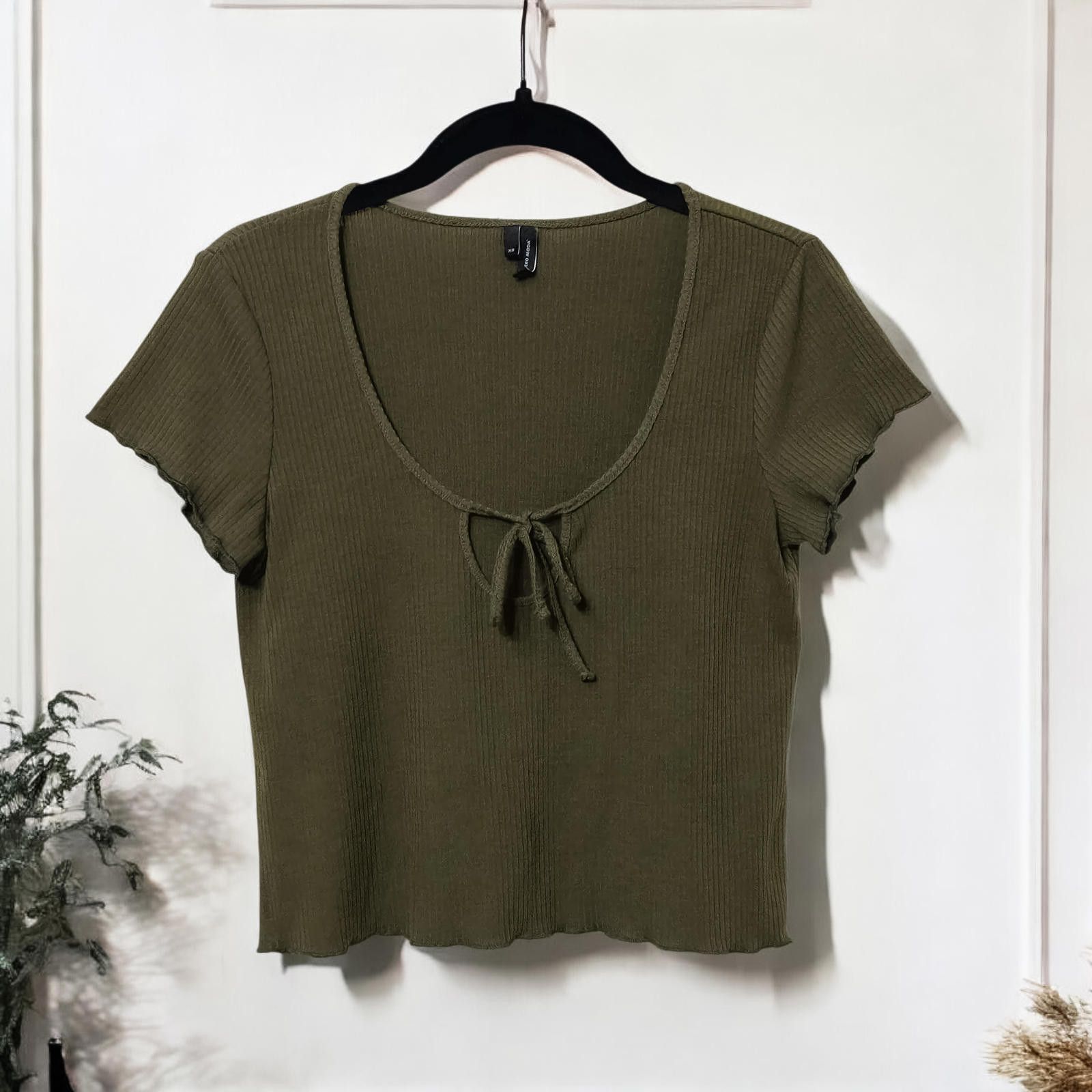 Designer Vero Moda Women's Olive Green Ribbed Tie-Front Crop Top Size XS / US 0-2 / IT 36-38 - 1 Thumbnail