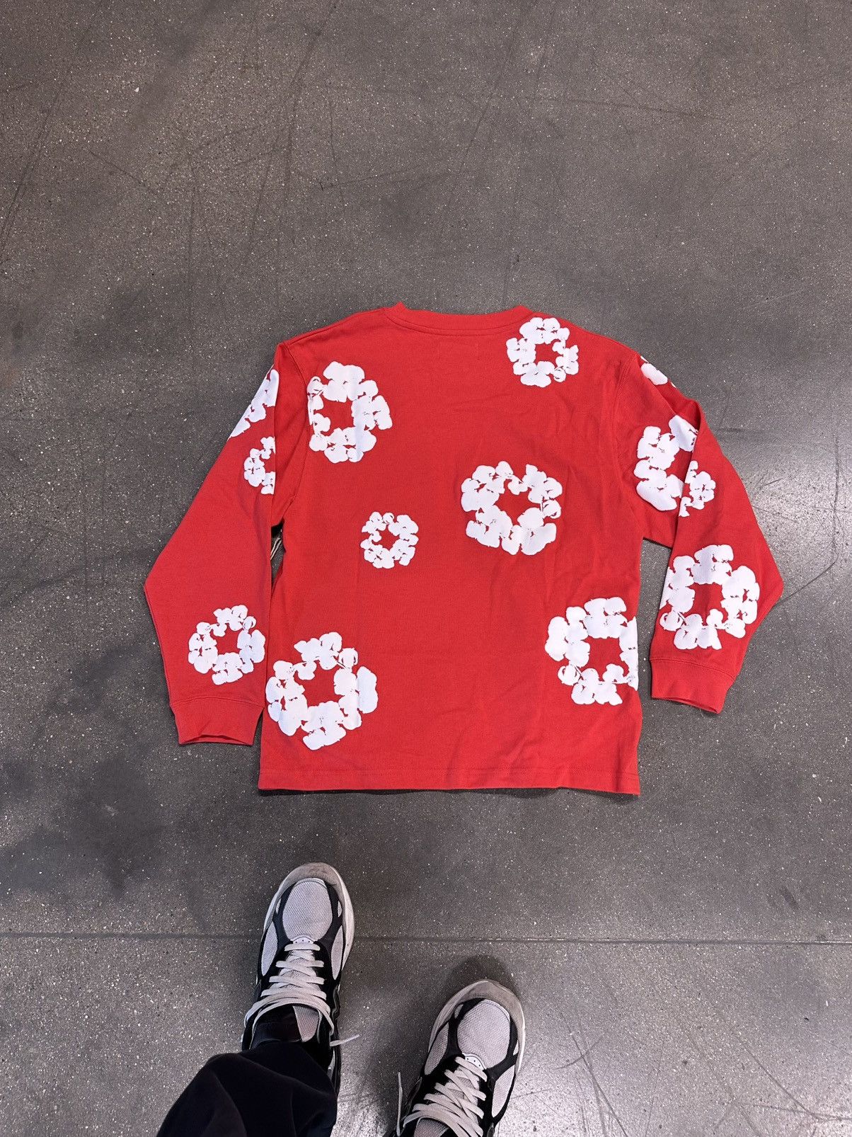 DENIM TEARS Denim tears wreath L/S red Size US L / EU 52-54 / 3 - 5 Thumbnail