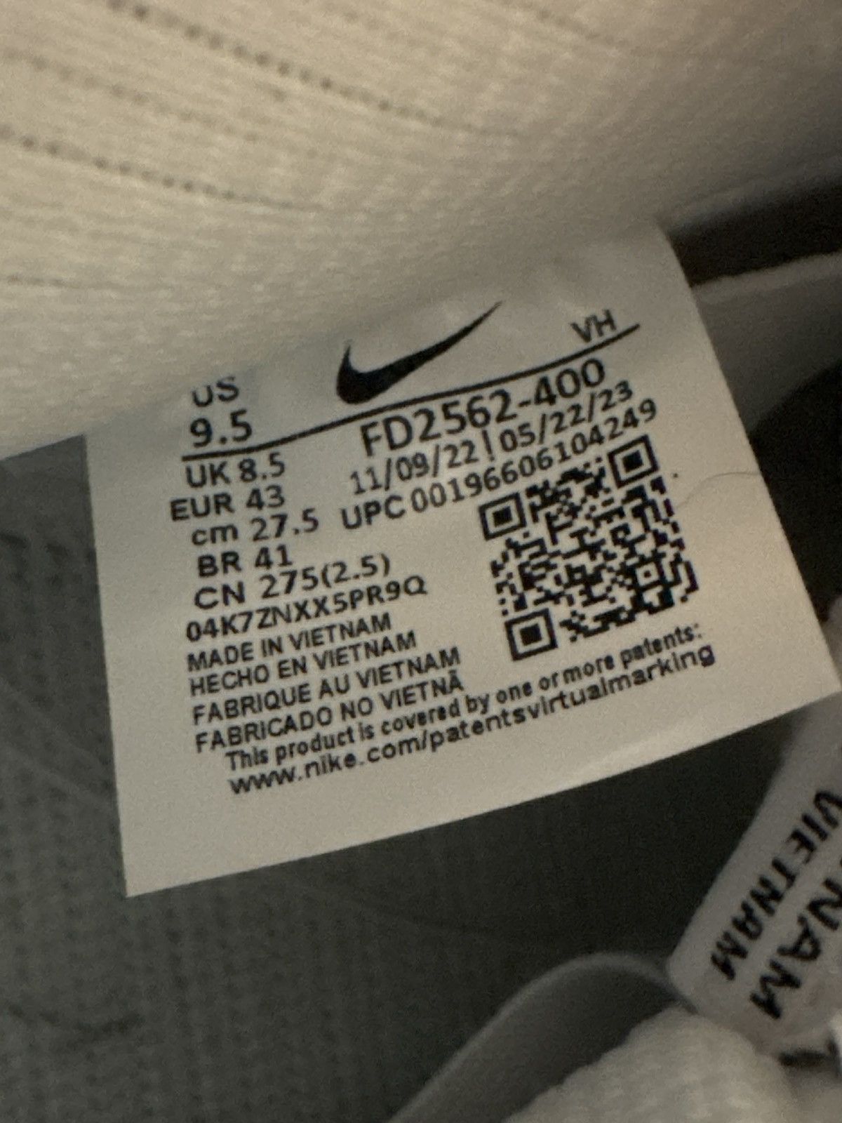 Nike SB Size 9.5- April Nike sb dunk Size US 9.5 / EU 42-43 - 9 Thumbnail