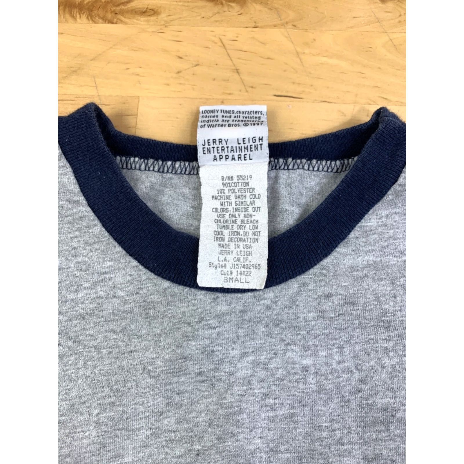Vintage VINTAGE Looney Tunes Tweety Bird Shirt Womens S Gray 90s Bird Cartoon Pullover Crew Neck Short Sleeve Casual 12277 Size S / US 4 / IT 40 - 3 Thumbnail