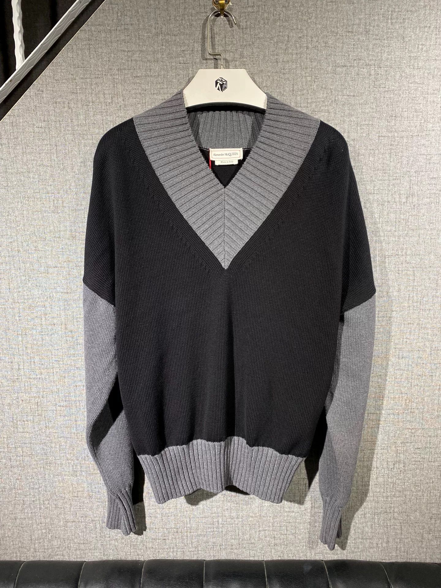 Alexander McQueen alexander mcqueen men's sweater in black and gray Size US S / EU 44-46 / 1 - 1 Thumbnail
