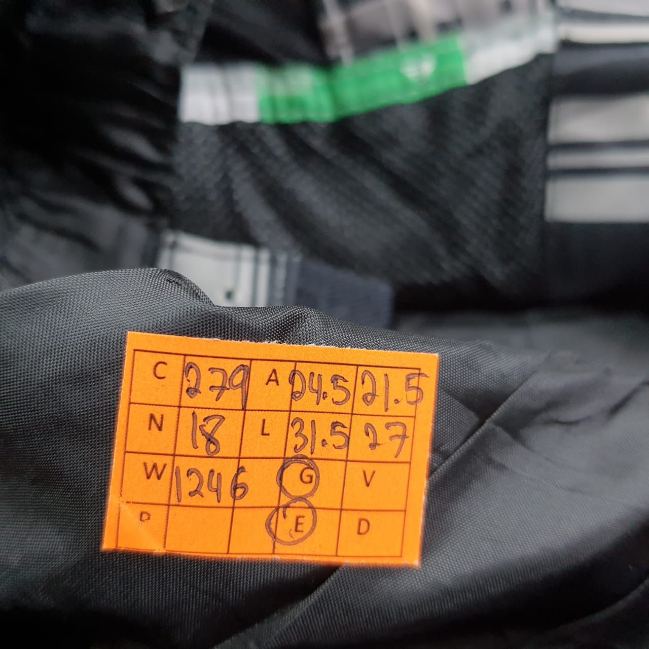Quiksilver Vintage Quiksilver Snowboard Winter Technical Jacket C279N18 Size US L / EU 52-54 / 3 - 21 Thumbnail