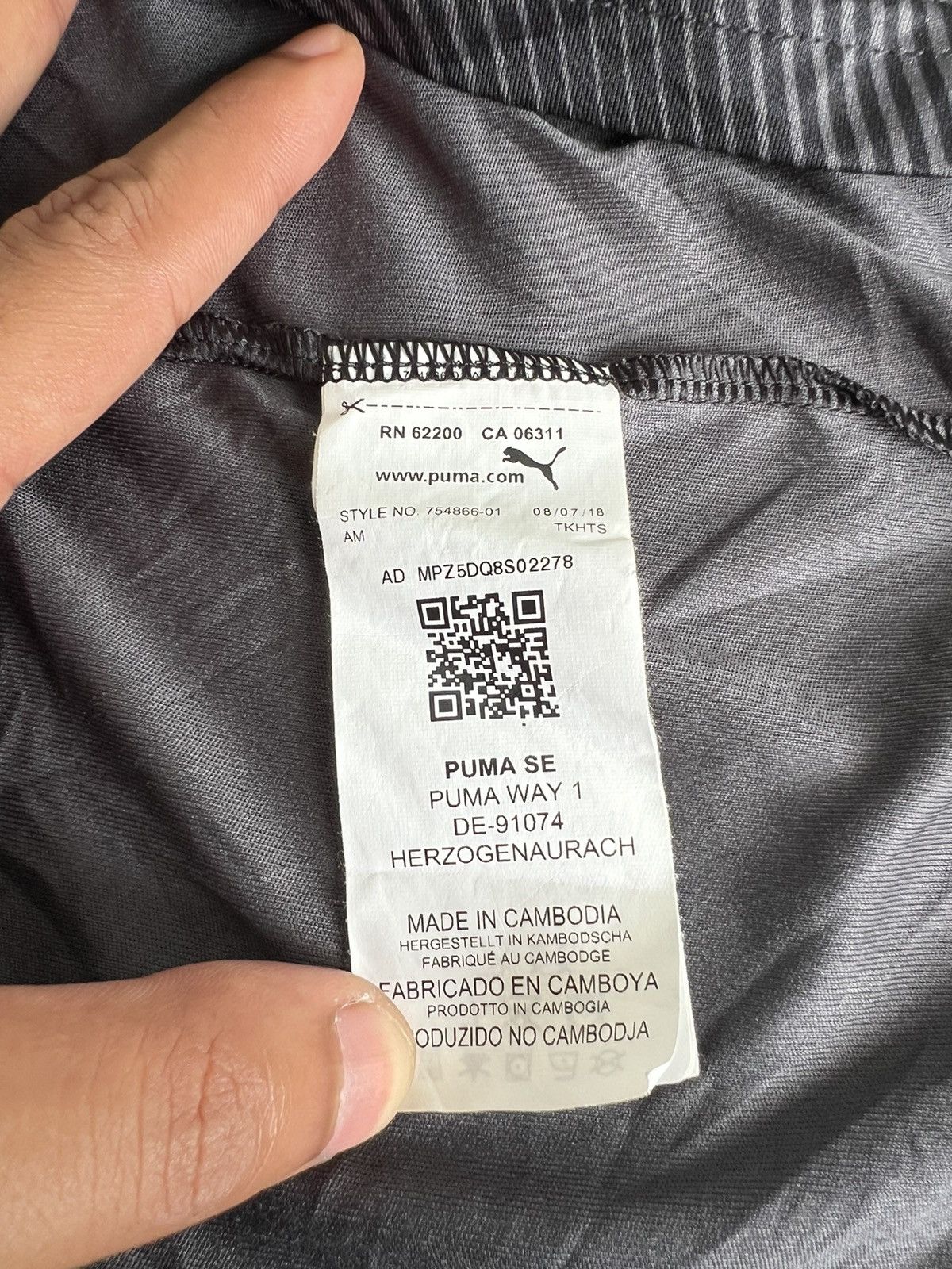 Puma RARE 2018-19 AC Milan Puma Fly Emirates Pre-Match Jersey Size US M / EU 48-50 / 2 - 7 Thumbnail