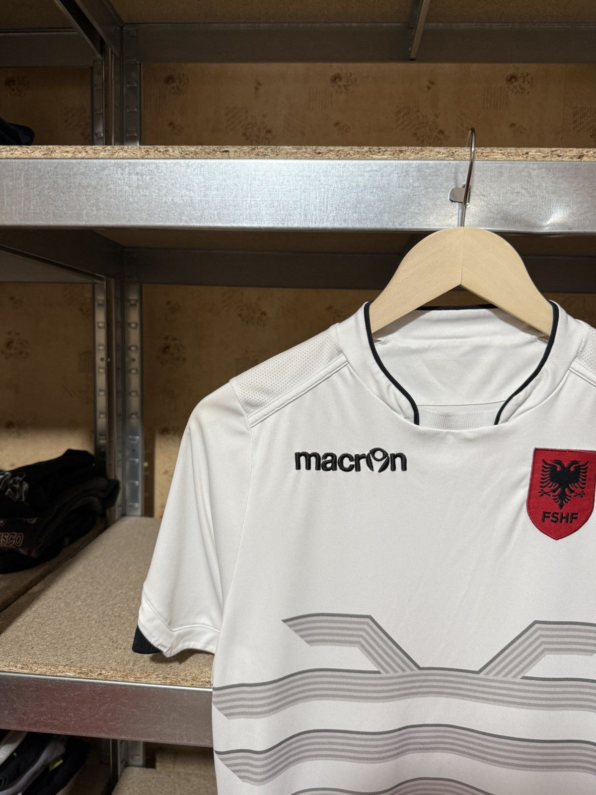 Macron × Vintage Vintage Macron Albania 2016 2017 Football Soccer Jersey Size US S / EU 44-46 / 1 - 3 Thumbnail