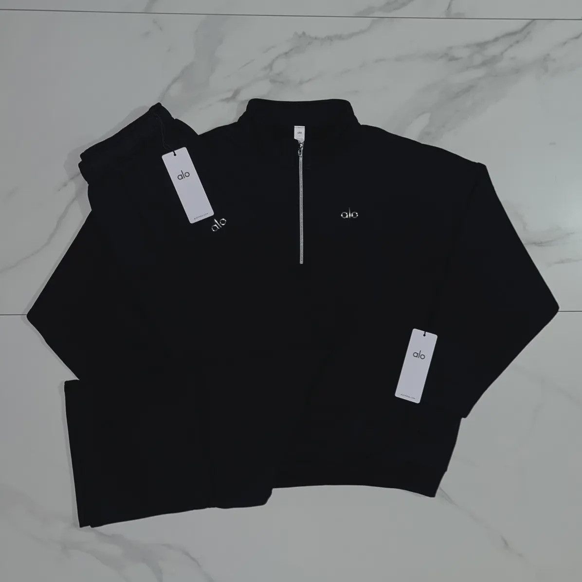 Alo Alo Yoga Accolade 1/4 Zip Sweatshirt & Sweatpants Set Black