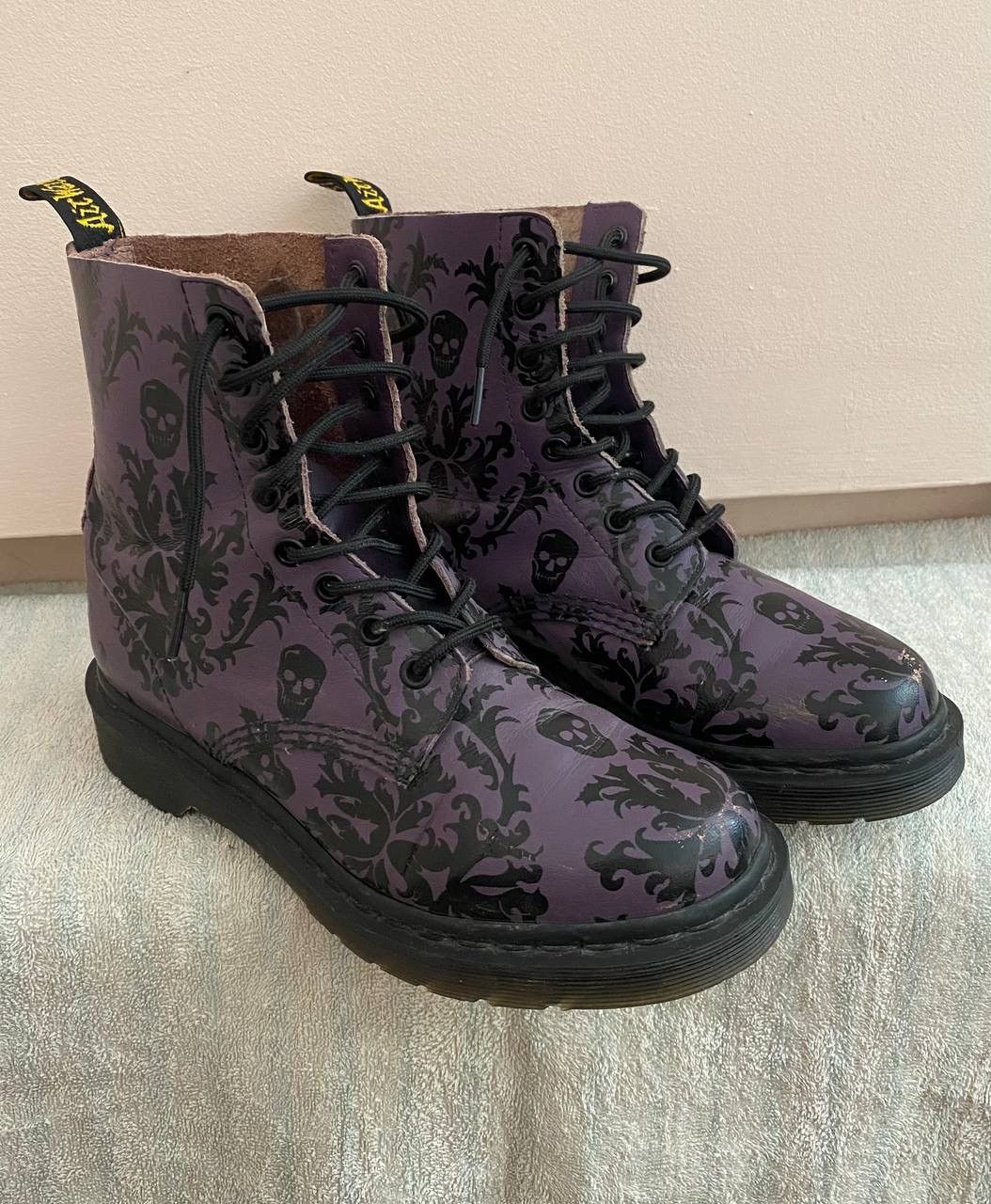 📌 Dr Martens 1460 Pascal Cassidy Soft Purple Leather Skulls