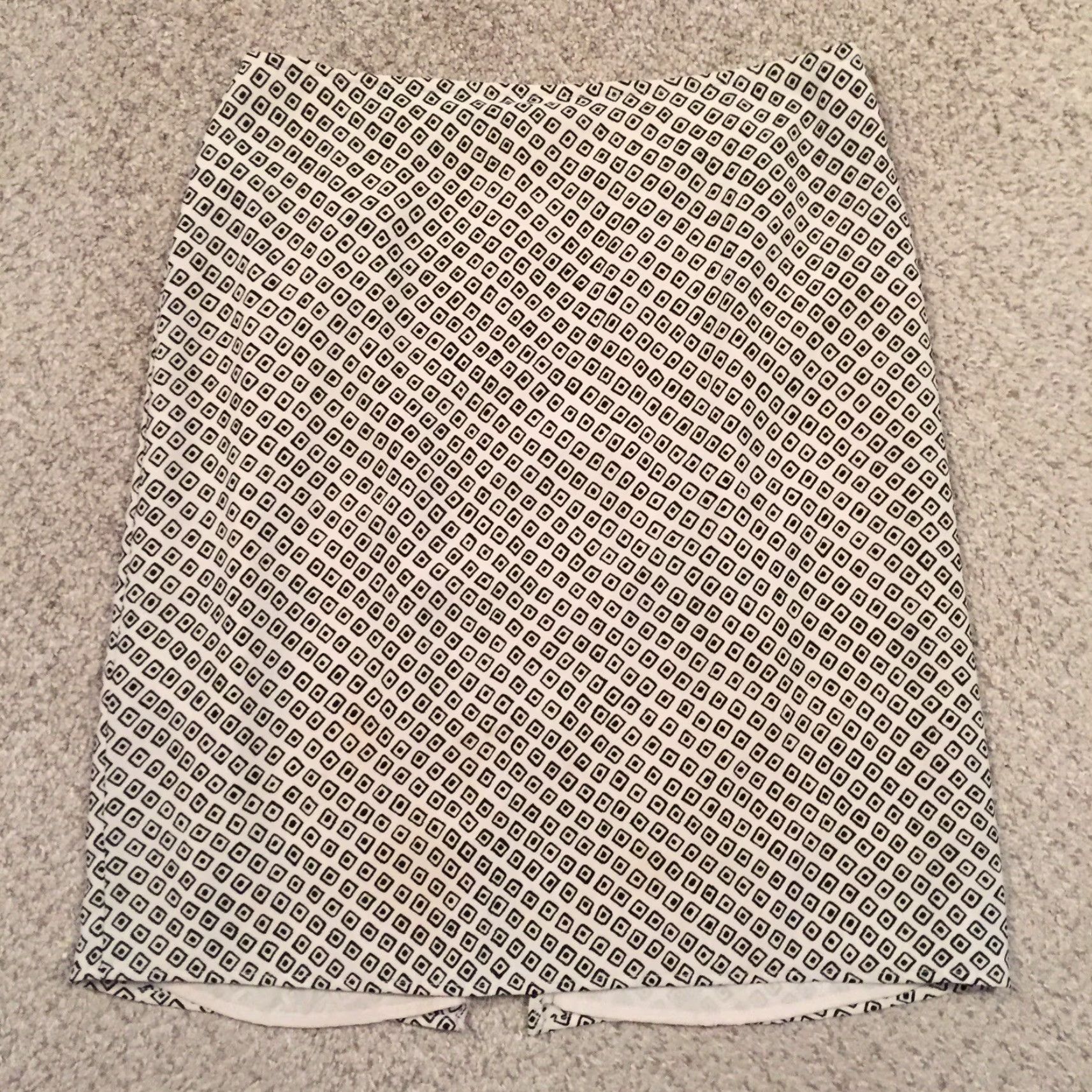 Worthington Worthington Skirt Regular Women Knee Length Beige Geometric Lined Slit 14 Pencil Dressy Polyester ZIP Zipper Mature Size 36" / US 14 / IT 50 - 2 Thumbnail