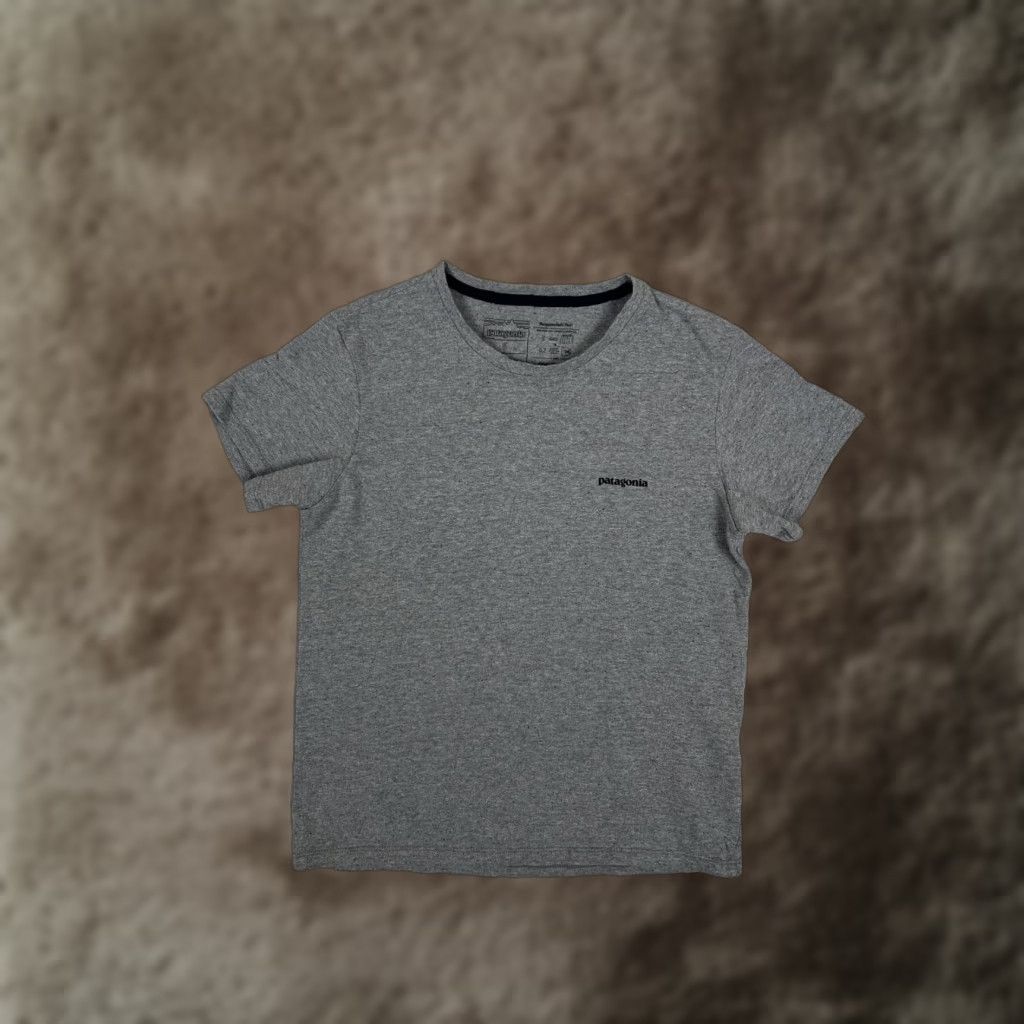 Patagonia Patagonia Logo T-Shirt Womens Small Gray Responsibili-Tee Mountain Back Graphic Size S / US 4 / IT 40 - 1 Thumbnail