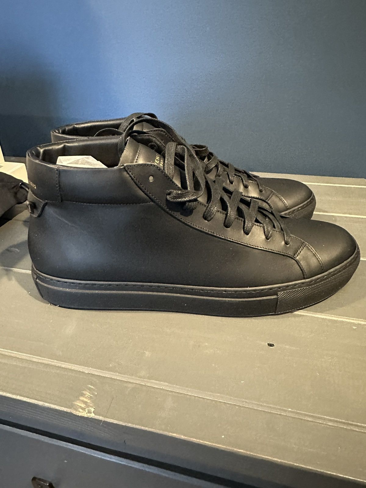 Givenchy Urban street Mid 44