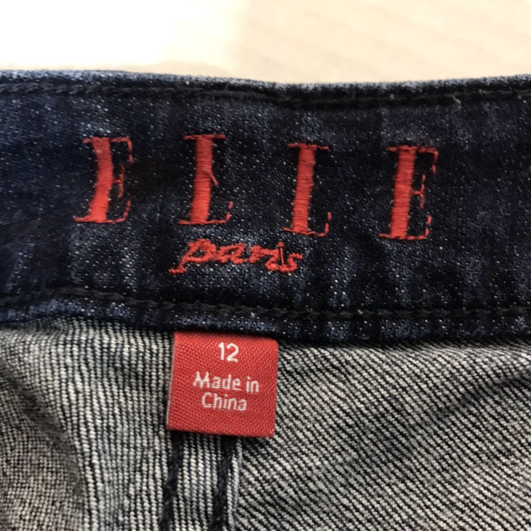 Vintage ELLE Dark Wash Cuffed Stretchy Jean Shorts Womens Size 12 Regular 5-Pocket Casual Blue Size 34" / US 12 / IT 48 - 4 Thumbnail