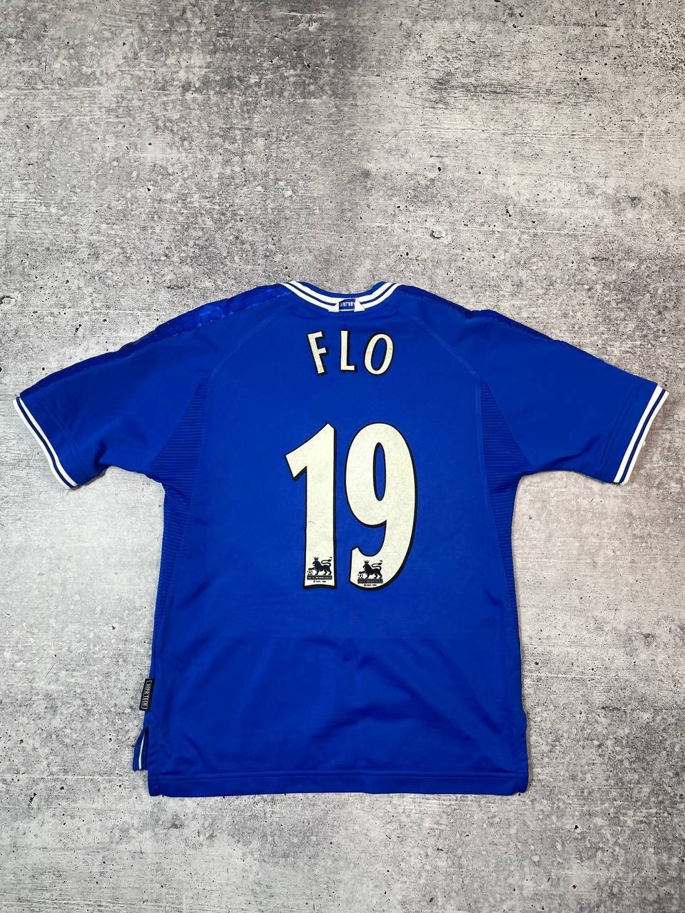 Vintage Vintage 90s Umbro Chelsea Youth Flo Jersey T-Shirt Y2K Size US XS / EU 42 / 0 - 4 Thumbnail