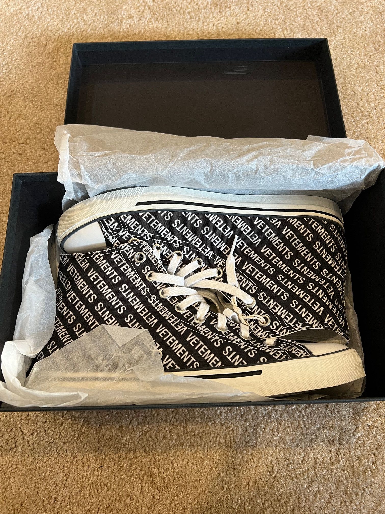 Vetements Vetements Printed Canvas Sneakers Size US 11 / EU 44 - 2 Thumbnail