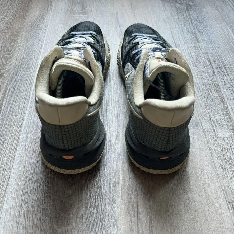 Nike NIKE • Kyrie 4 Low "Black Grey Rattan" (13M) Size US 13 / EU 46 - 11 Thumbnail